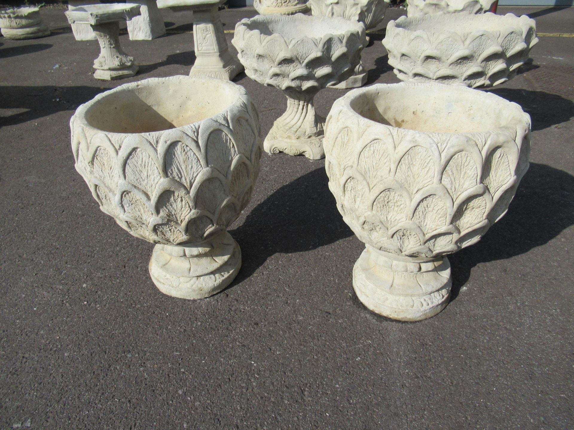 Pair of Pineapple Urn-deep pineapple pattern planter on circular base