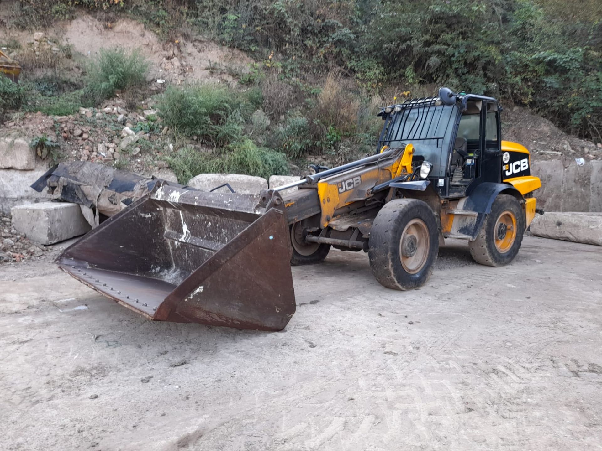 JCB TM2620 telescopic wheeled Loader, PIN: JCB320TSK02421232, Year: 2015 - Image 2 of 18