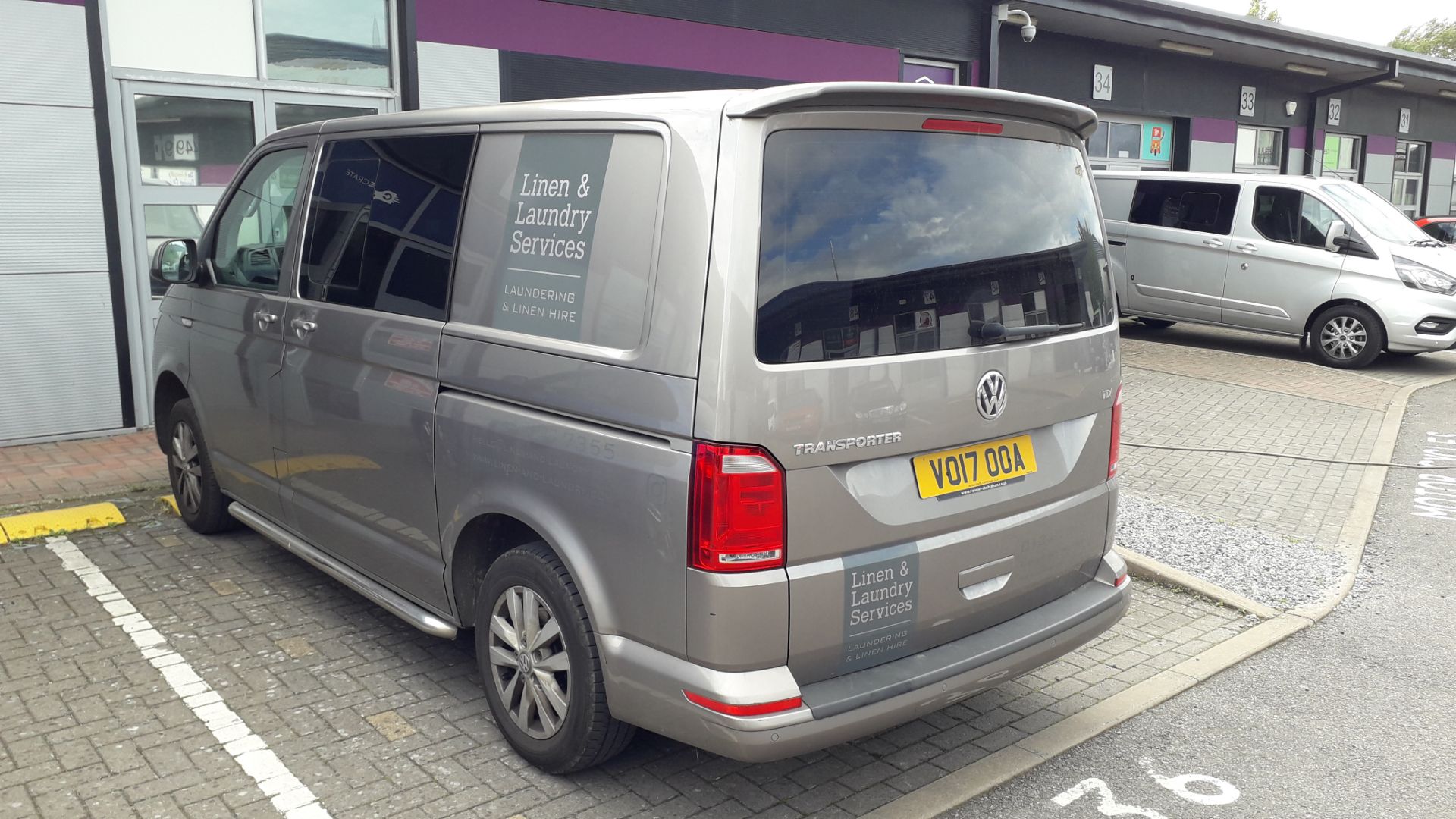 Volkswagen Transporter T30 2.0 Tdi BMT 150 Highlin - Image 4 of 18