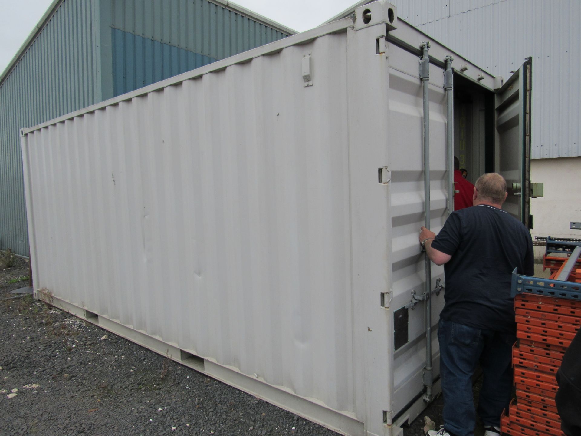 Shipping container, 20ft, 2005, containing assorted tools. (Located Skiff Lane, Holme Upon - Image 3 of 14