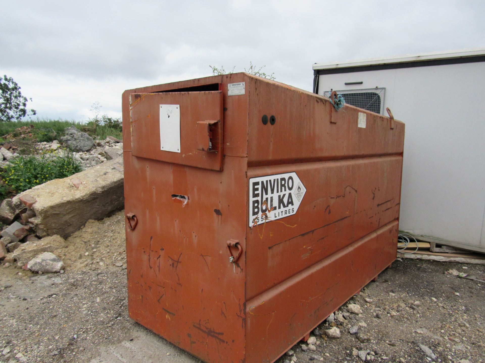 Western Envirobulka 4550L Bunded refueller tank, serial number 26885, 12/2005. (Located Skiff - Image 2 of 3