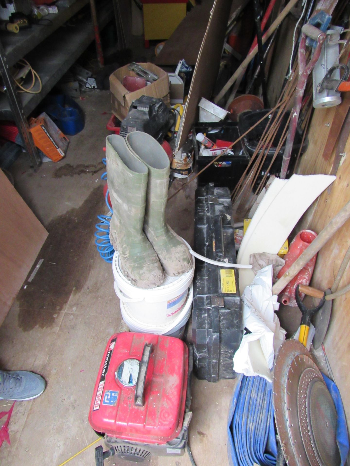 Shipping container, 20ft, 2005, containing assorted tools. (Located Skiff Lane, Holme Upon - Image 9 of 14