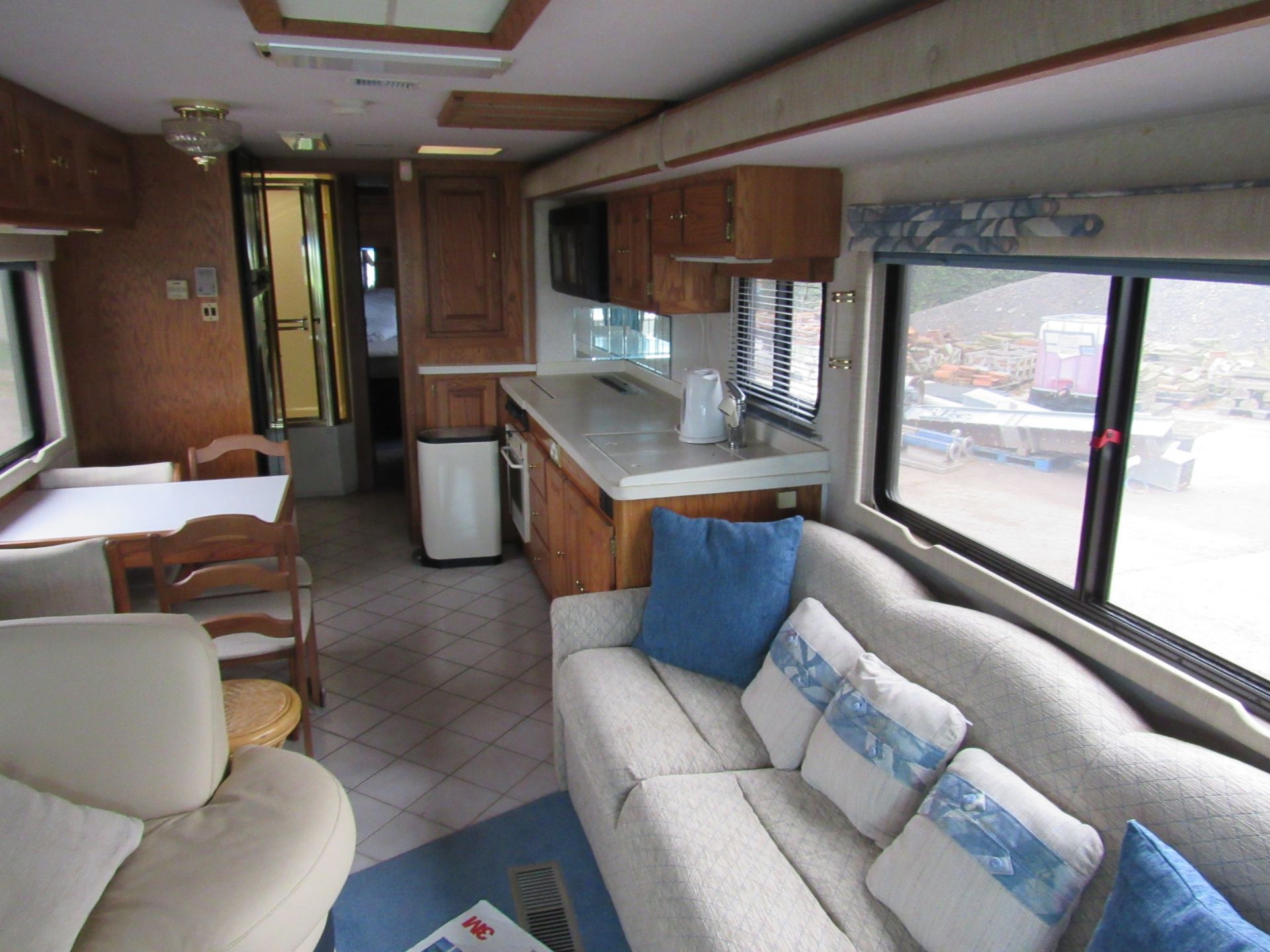 Monaco Windsor American Motorhome, Registration R41 JMV, 38 - Image 8 of 41