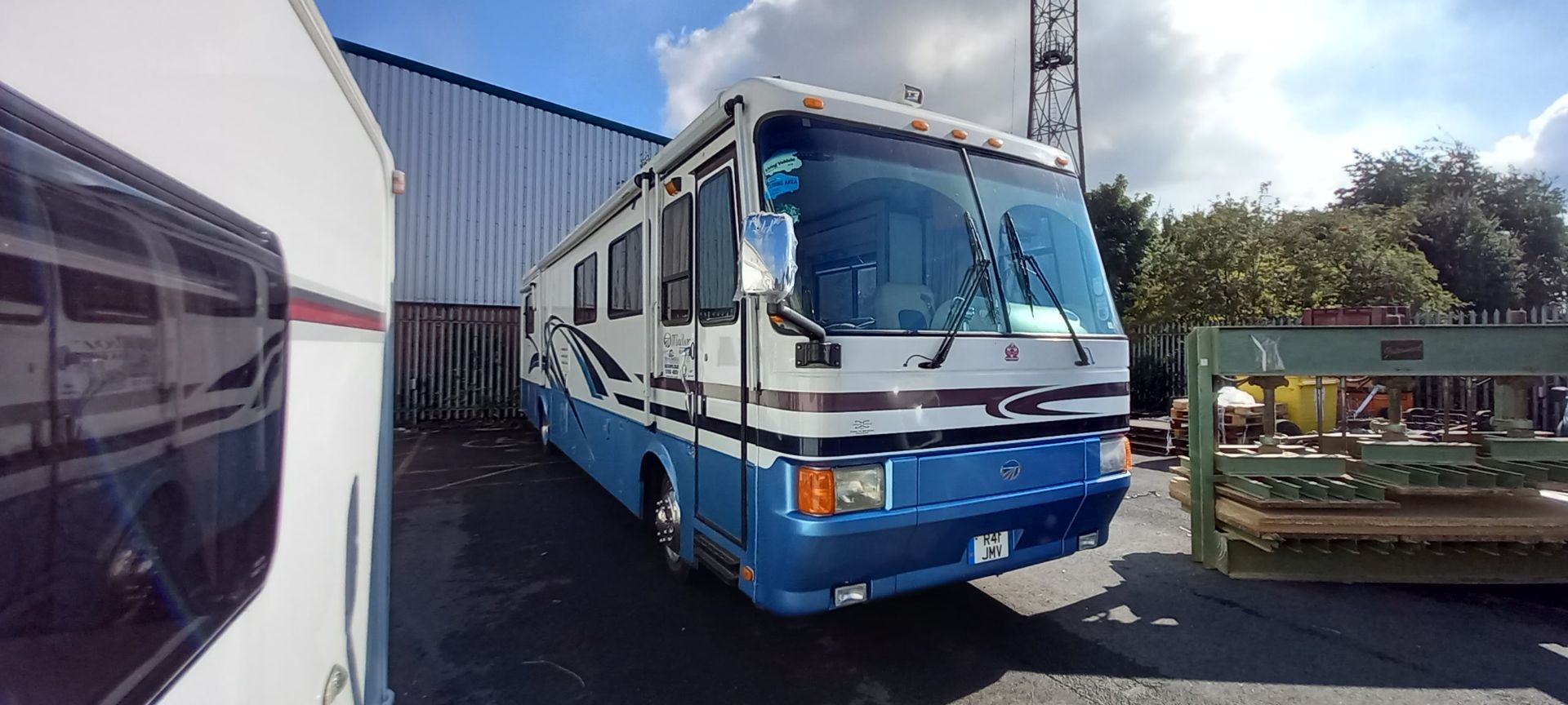 Monaco Windsor American Motorhome, Registration R41 JMV, 38 - Image 7 of 41