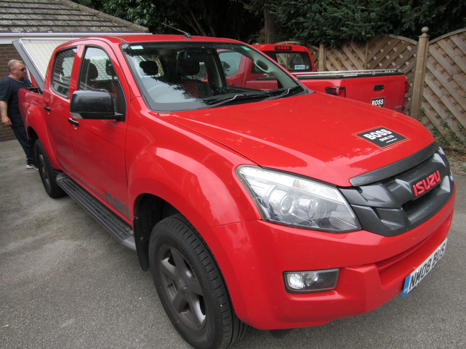 Isuzu D max Fury 2.5TD Fury Double Cab Pickup 4x4 - Image 2 of 9