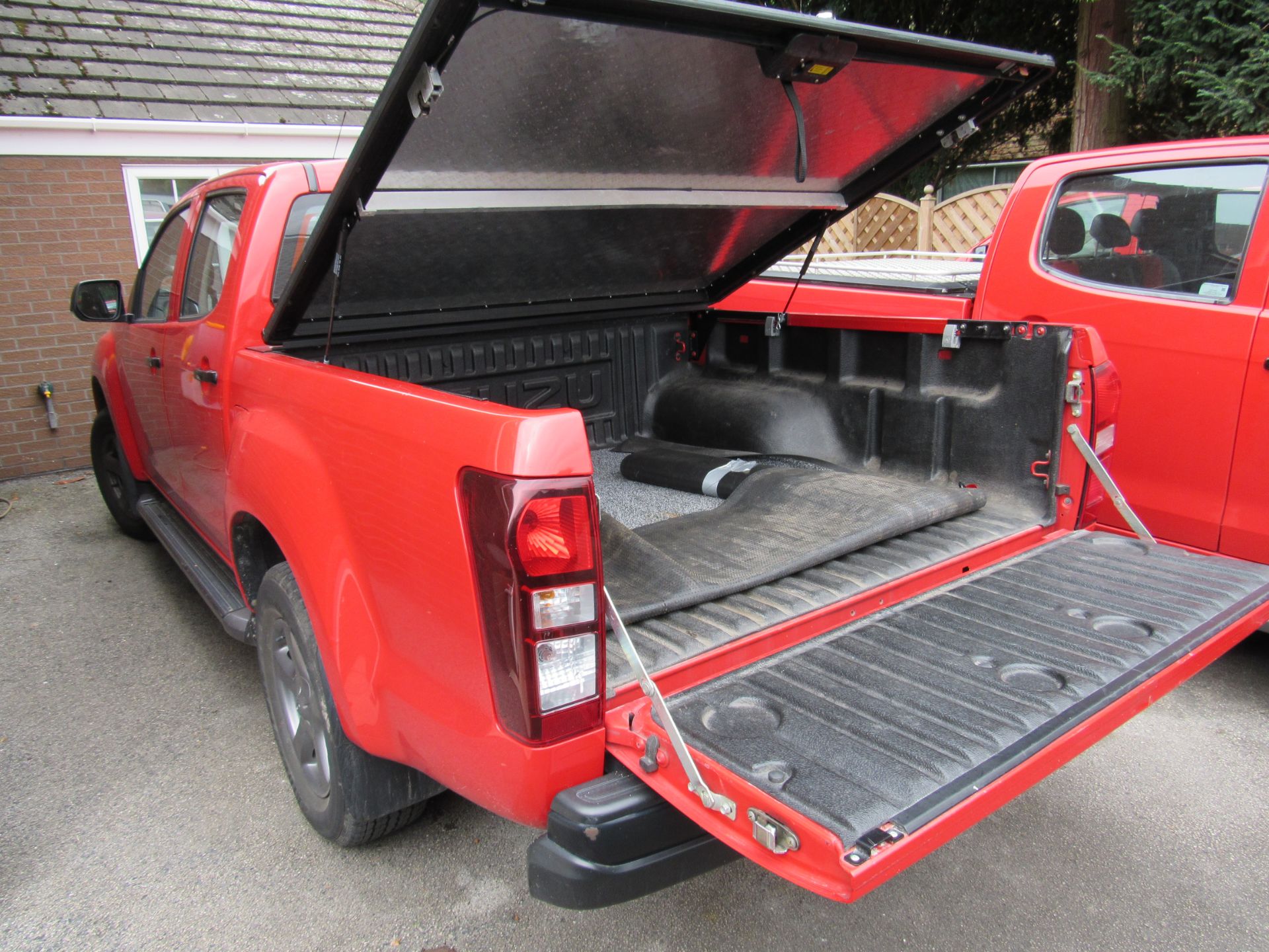 Isuzu D max Fury 2.5TD Fury Double Cab Pickup 4x4 - Image 8 of 15