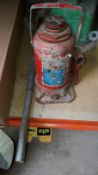 2T Hydraulic Bottle Jack. (Located at 30-36 Fisher