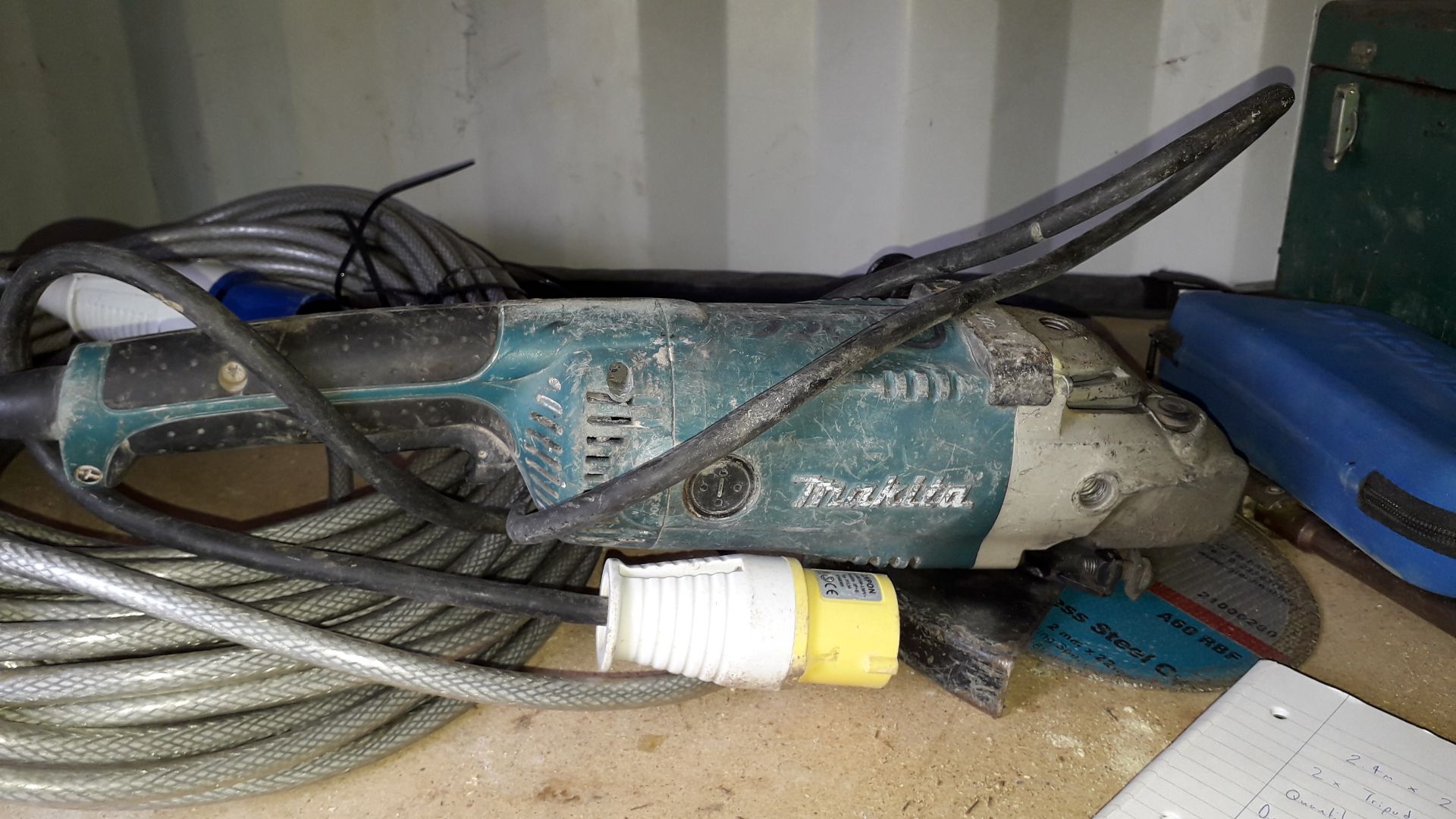 Makita GA9020 230mm Angle Grinder 110v (2015) Seri - Image 3 of 3