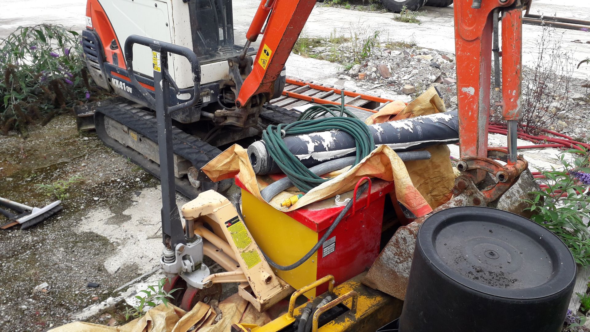 Pallet Truck 2000kg with 1500mm Forks. (Located at - Image 2 of 2