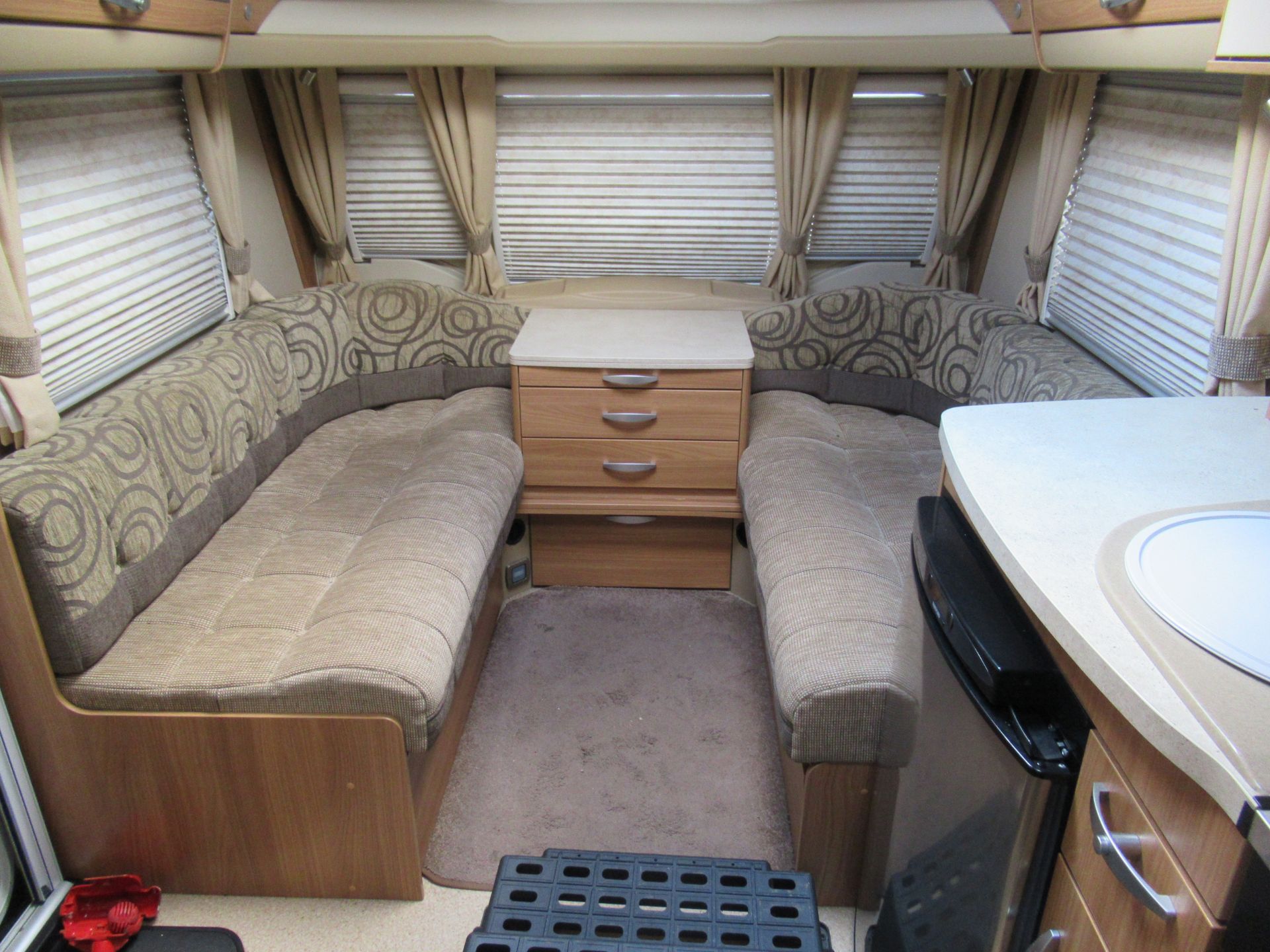 2011 Swift Challenger 570 SR T5D, 4 Berth Caravan - Image 9 of 17