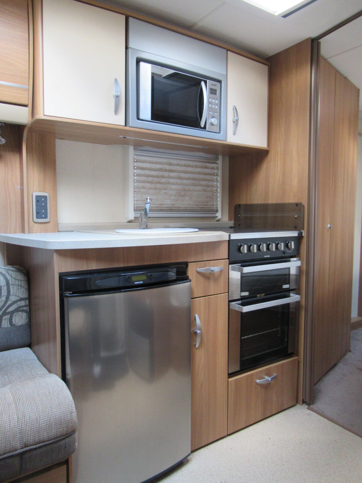 2011 Swift Challenger 570 SR T5D, 4 Berth Caravan - Image 10 of 17