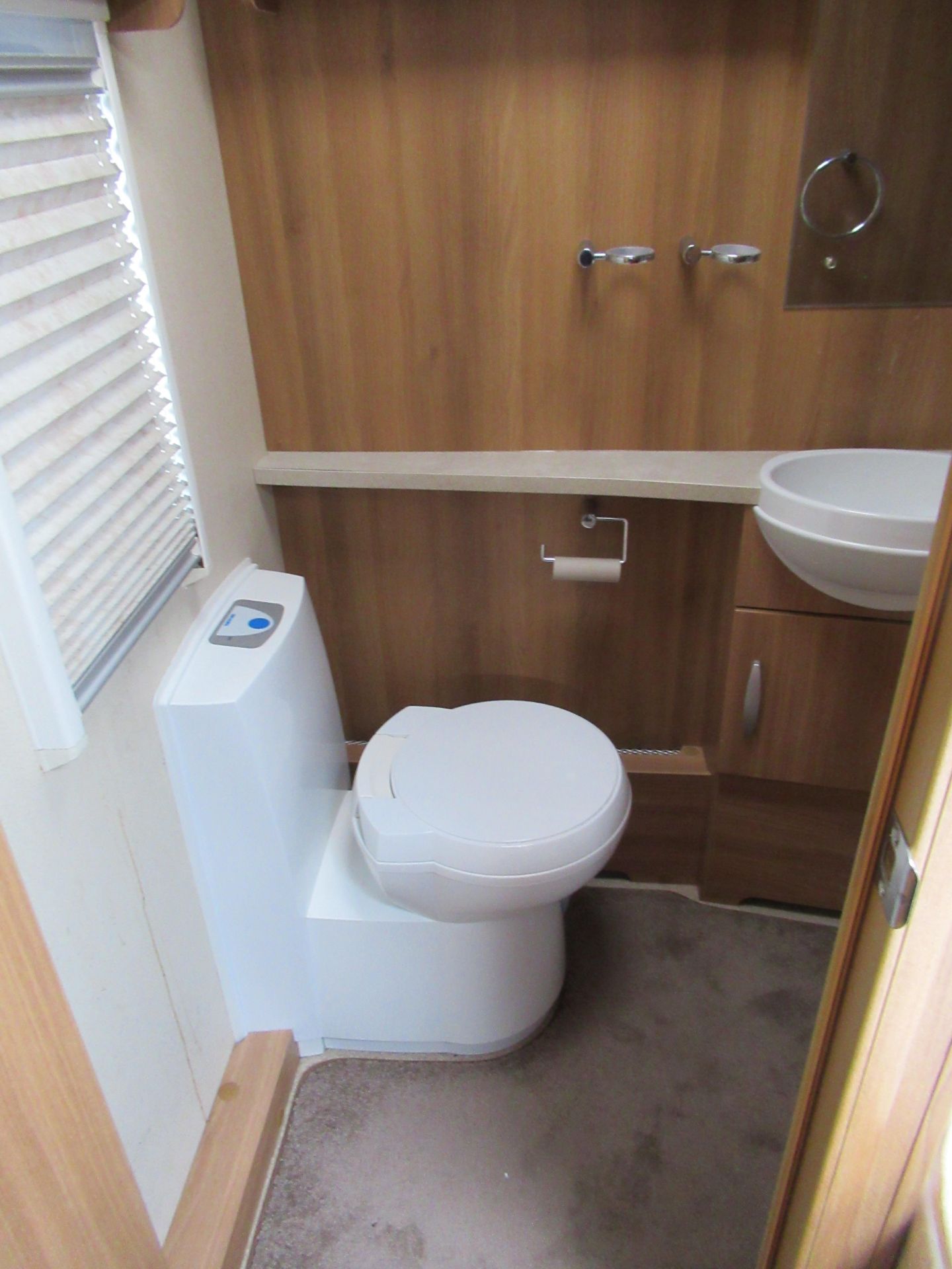 2011 Swift Challenger 570 SR T5D, 4 Berth Caravan - Image 15 of 17