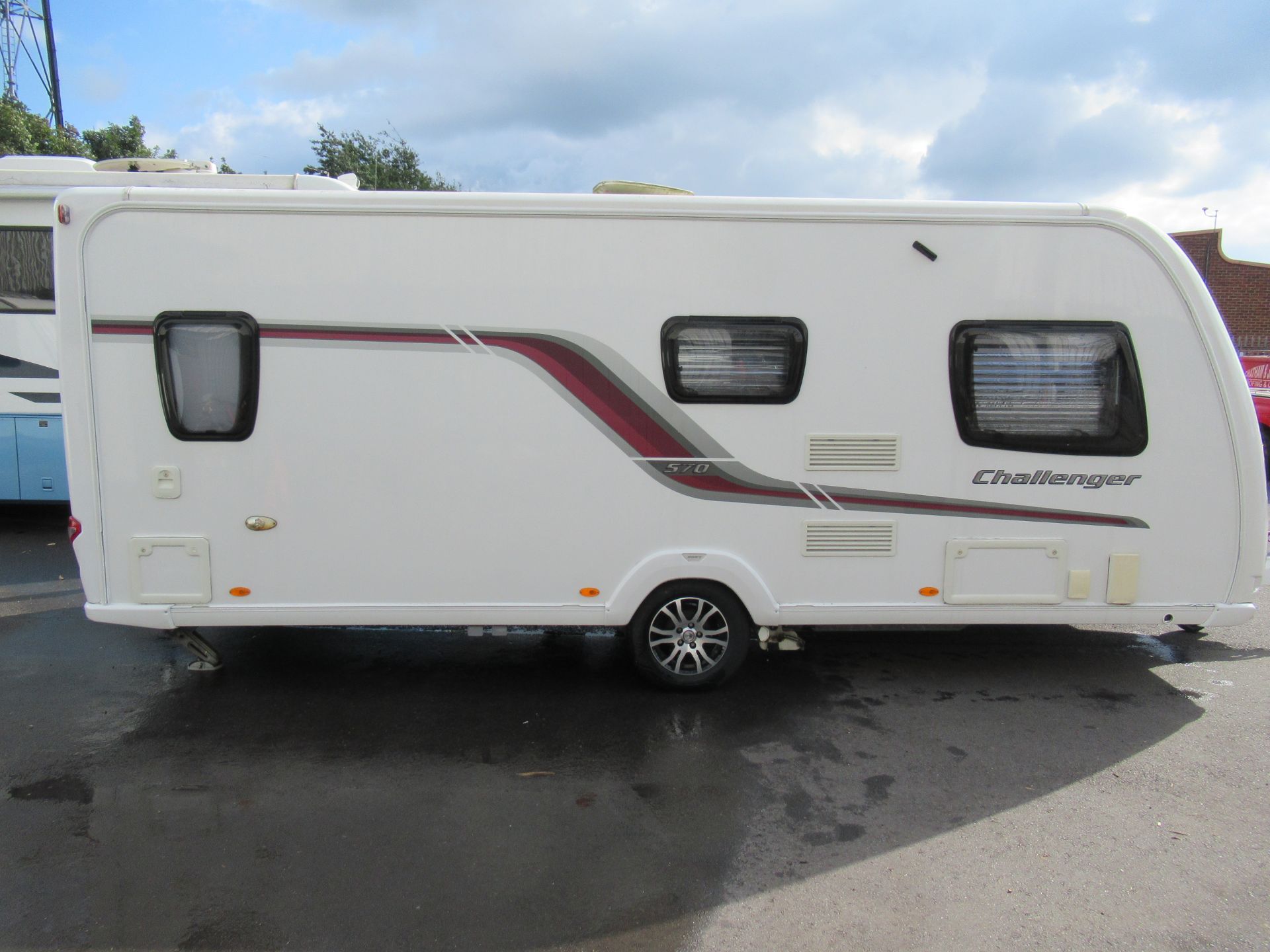 2011 Swift Challenger 570 SR T5D, 4 Berth Caravan - Image 6 of 17