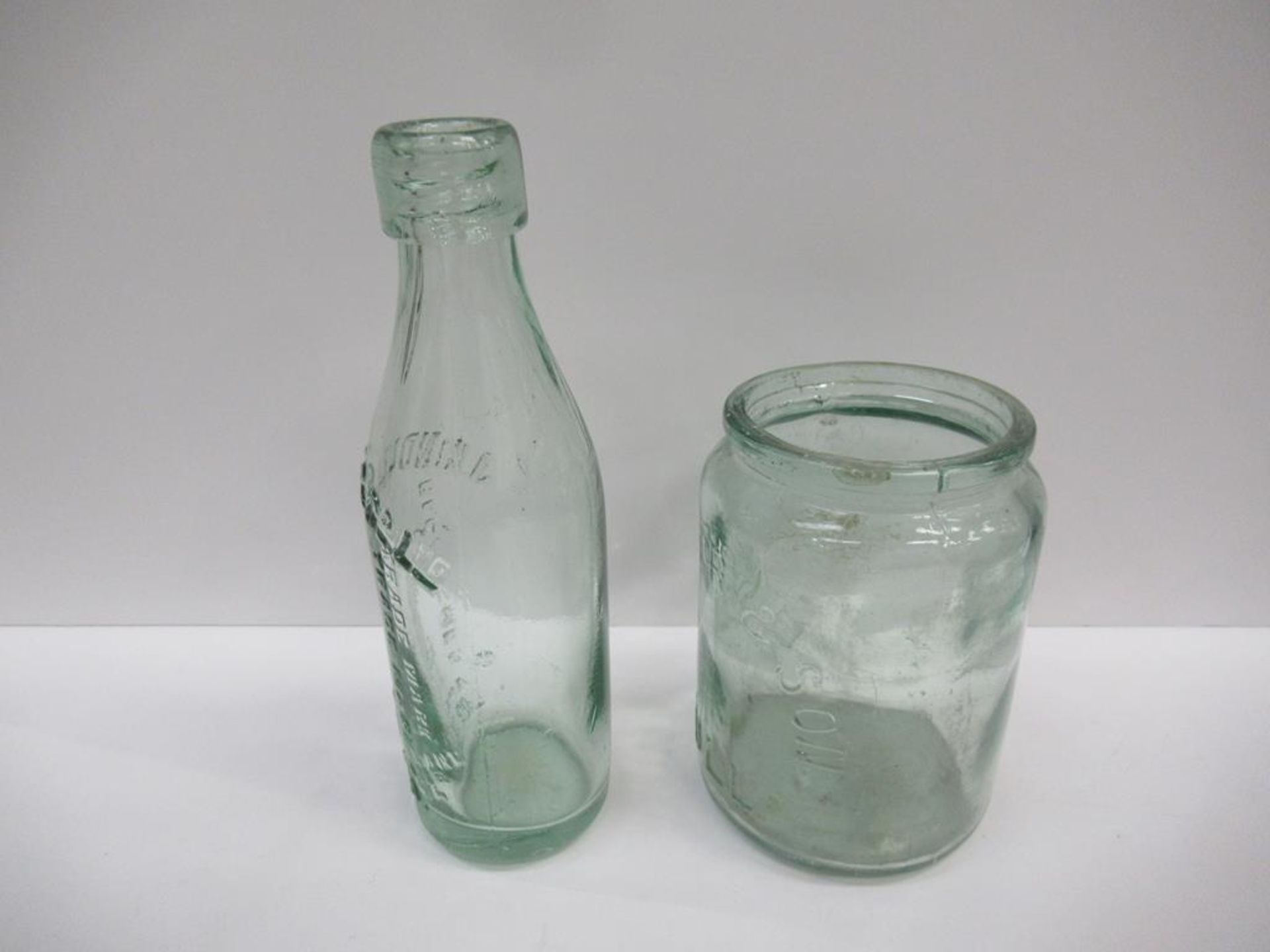 5x Hull Bottles Including Hindle & Co Ltd (3) and T. Linsley & Co Ltd (2) and a Hull Scotter & Son J - Image 21 of 25