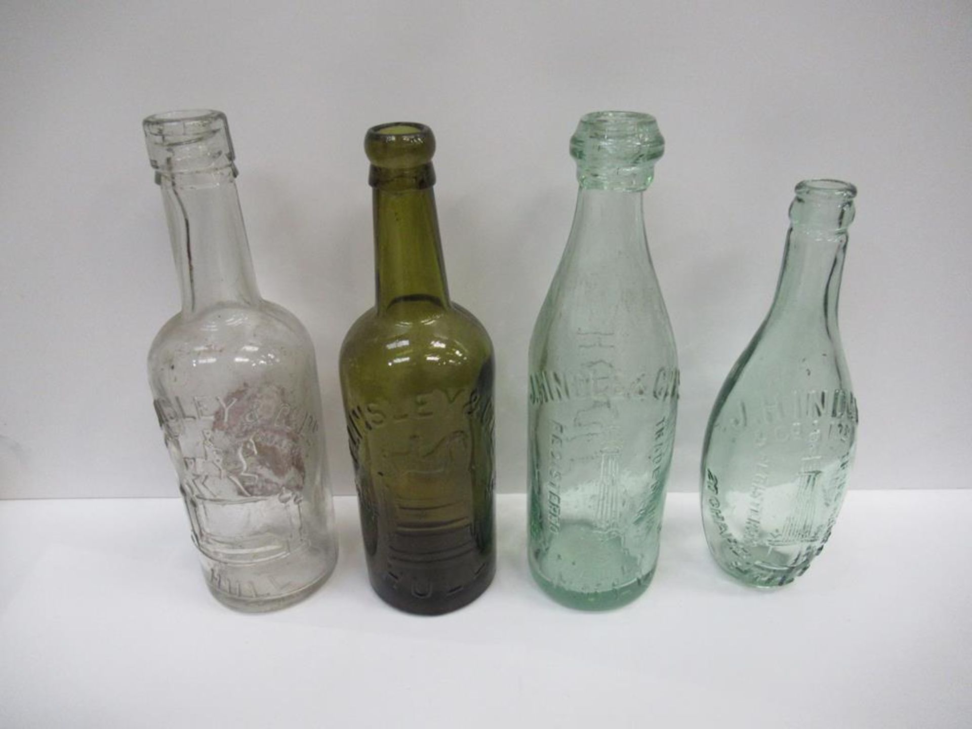 5x Hull Bottles Including Hindle & Co Ltd (3) and T. Linsley & Co Ltd (2) and a Hull Scotter & Son J - Image 2 of 25