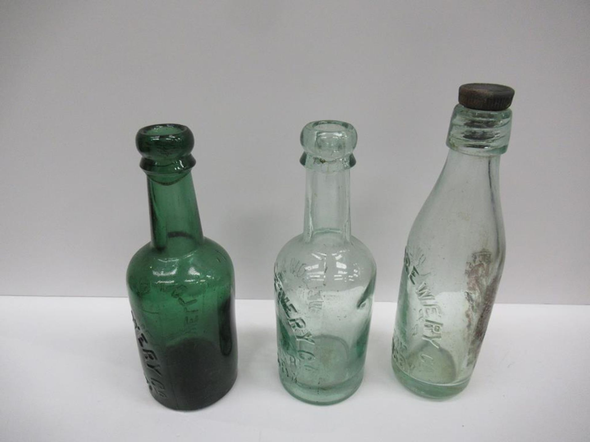 7x Grimsby Wellow Brewery (5) and F.Coleman (2) bottles (2x coloured and 2x matching stoppers) - Image 22 of 31