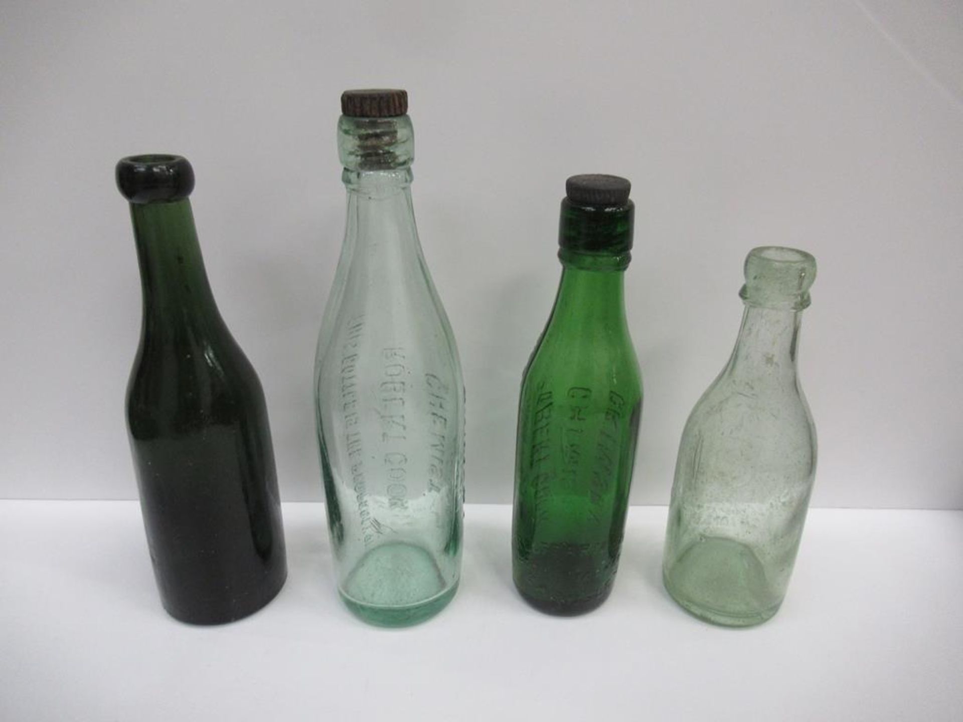 4x Grimsby R. Cook (2)/ Robert Cook (2) bottles (2x coloured) (2x with stoppers) - Image 3 of 15