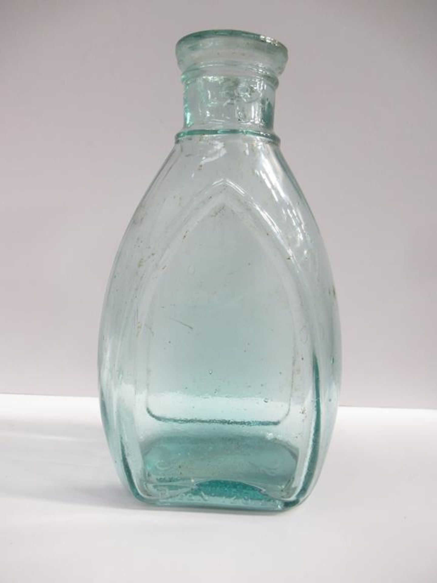 London Mable Todd & Co. bottle - Image 3 of 7