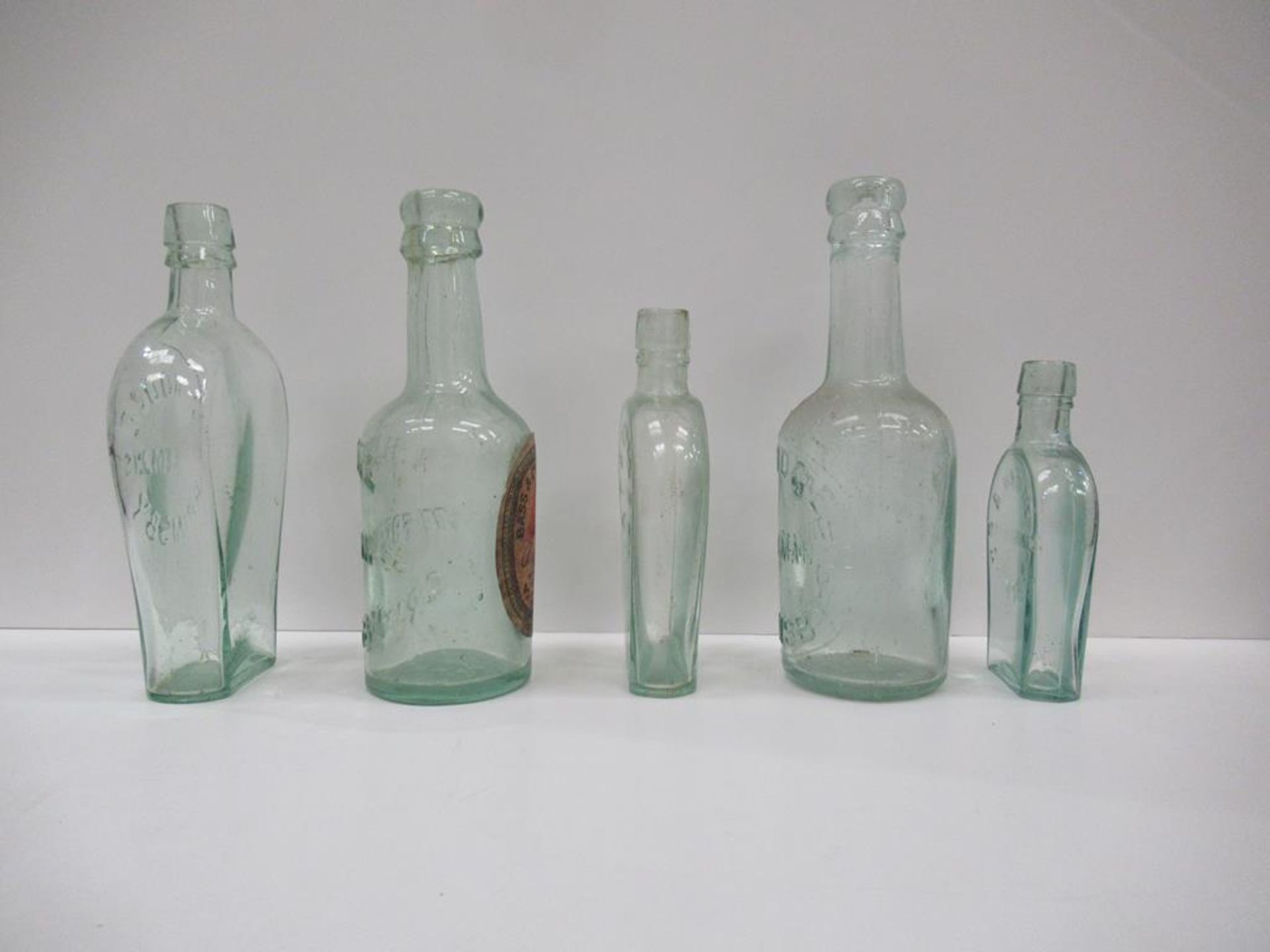 10x Grimsby A. Hodge Bottles- 2x coloured - Image 26 of 38