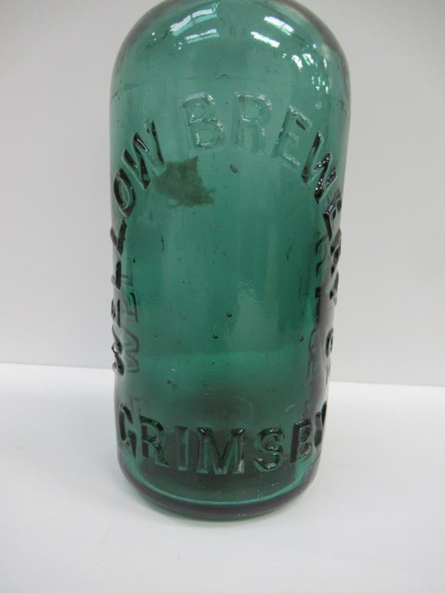 7x Grimsby Wellow Brewery bottles (5x coloured, 3x with matching stoppers) - Image 16 of 29