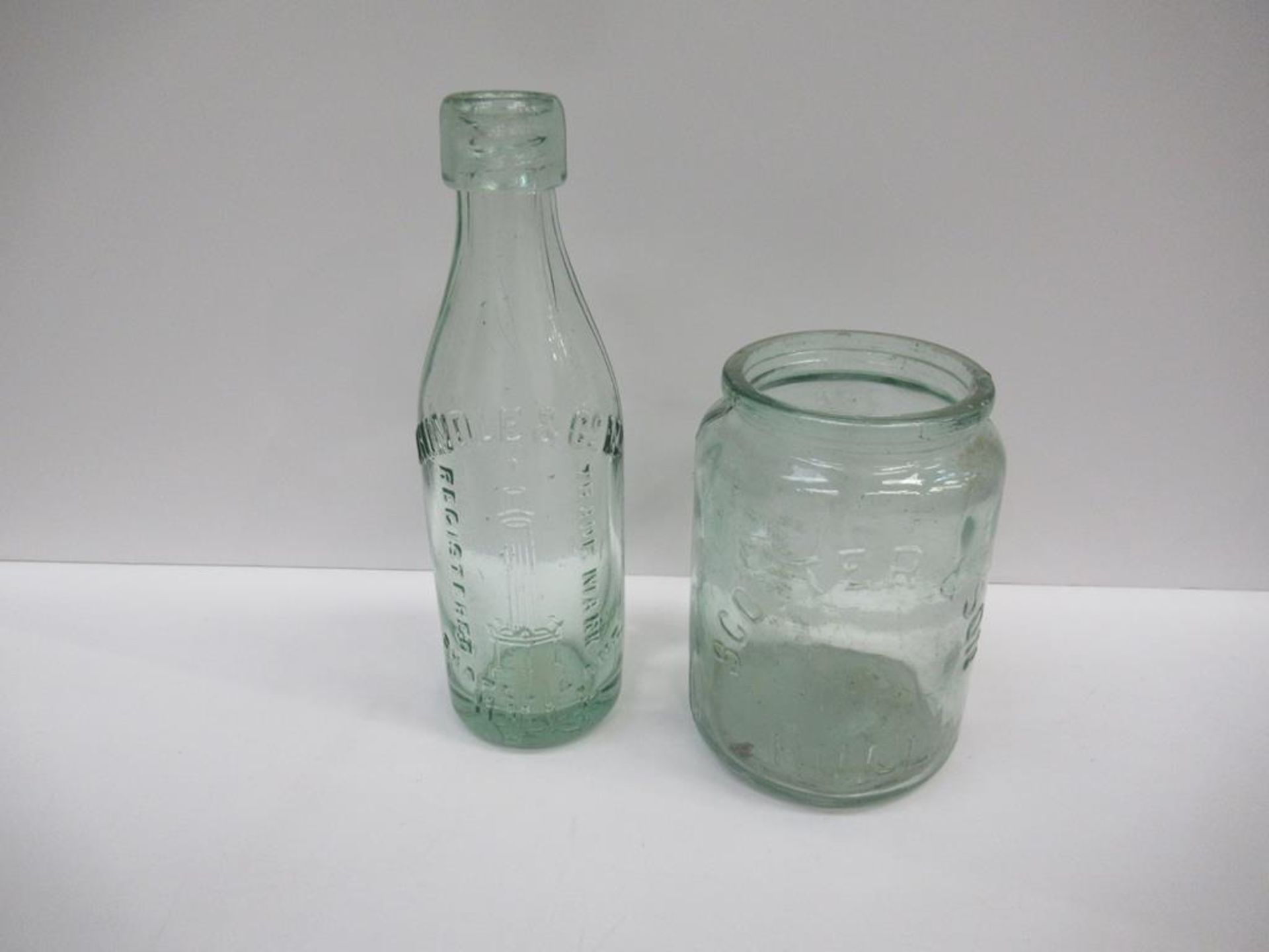5x Hull Bottles Including Hindle & Co Ltd (3) and T. Linsley & Co Ltd (2) and a Hull Scotter & Son J - Image 18 of 25