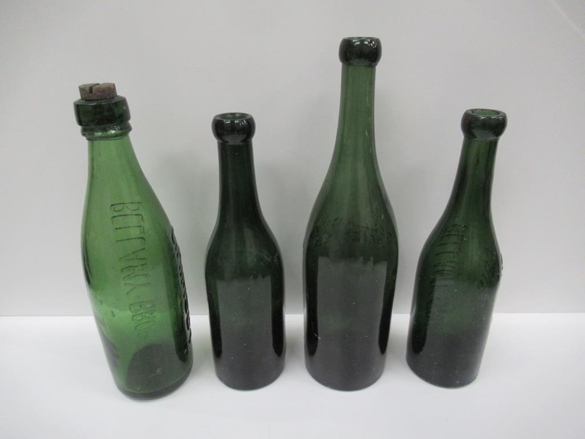 8x Bellamy Bro's (7) and Bellamy Bros Cuthbert coloured bottles (5x Grimsby, 3x Grimsby & Louth) - Image 4 of 28