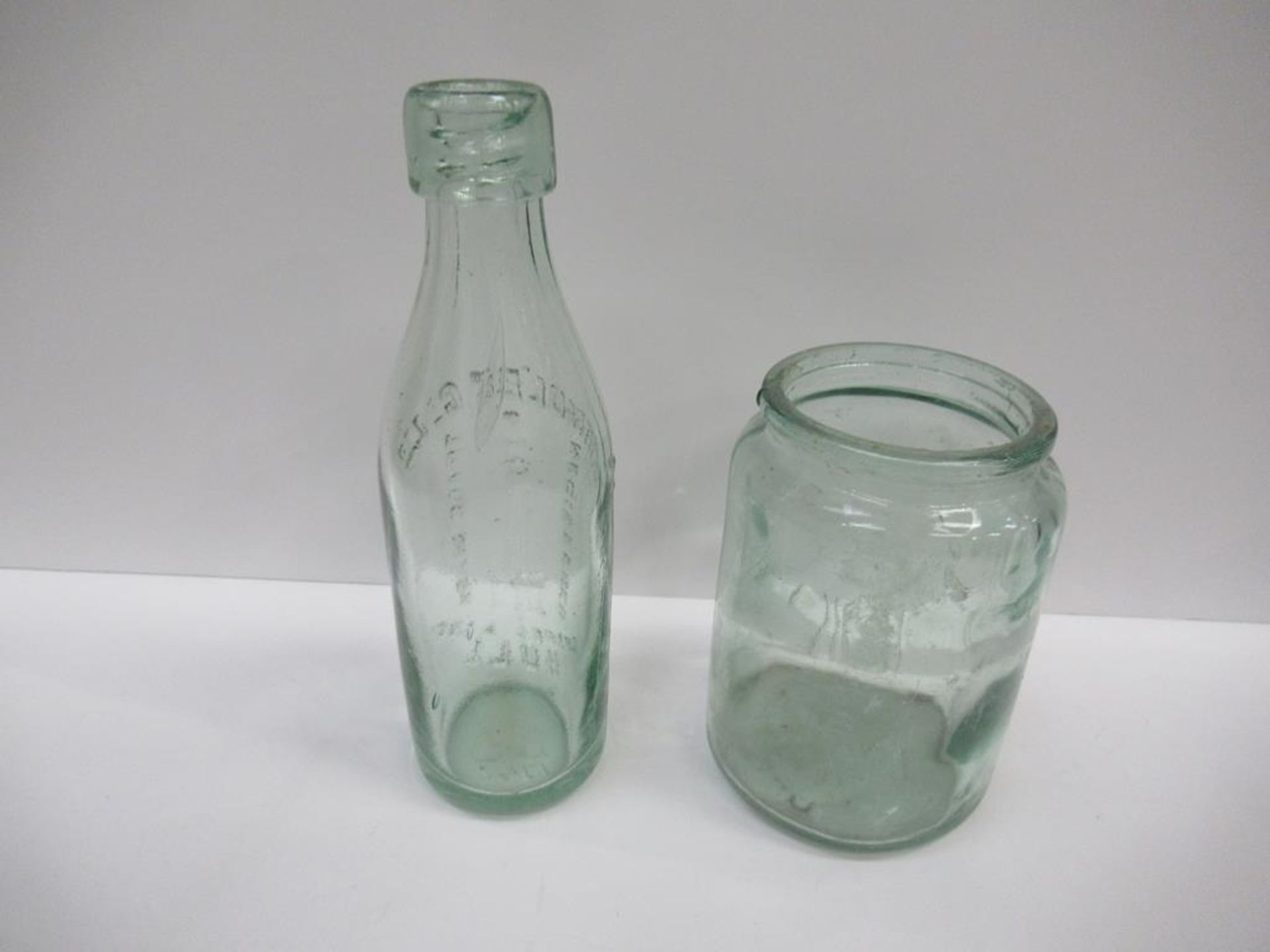 5x Hull Bottles Including Hindle & Co Ltd (3) and T. Linsley & Co Ltd (2) and a Hull Scotter & Son J - Image 20 of 25