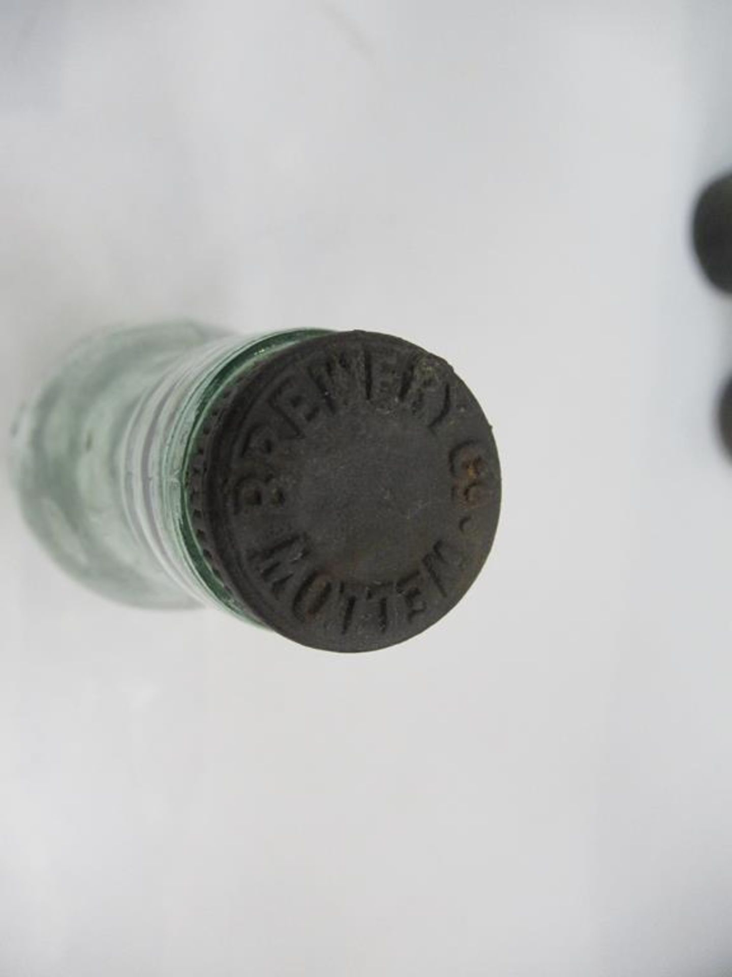 7x Grimsby Wellow Brewery bottles (5x coloured, 3x with matching stoppers) - Image 24 of 29