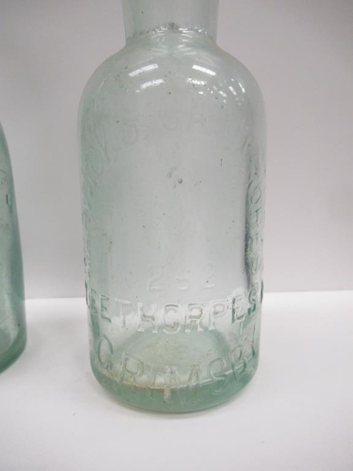 4x Grimsby Central Supply Co (2), Warwicks Cash Stores (1) and H.J. Curry bottles - Image 5 of 13