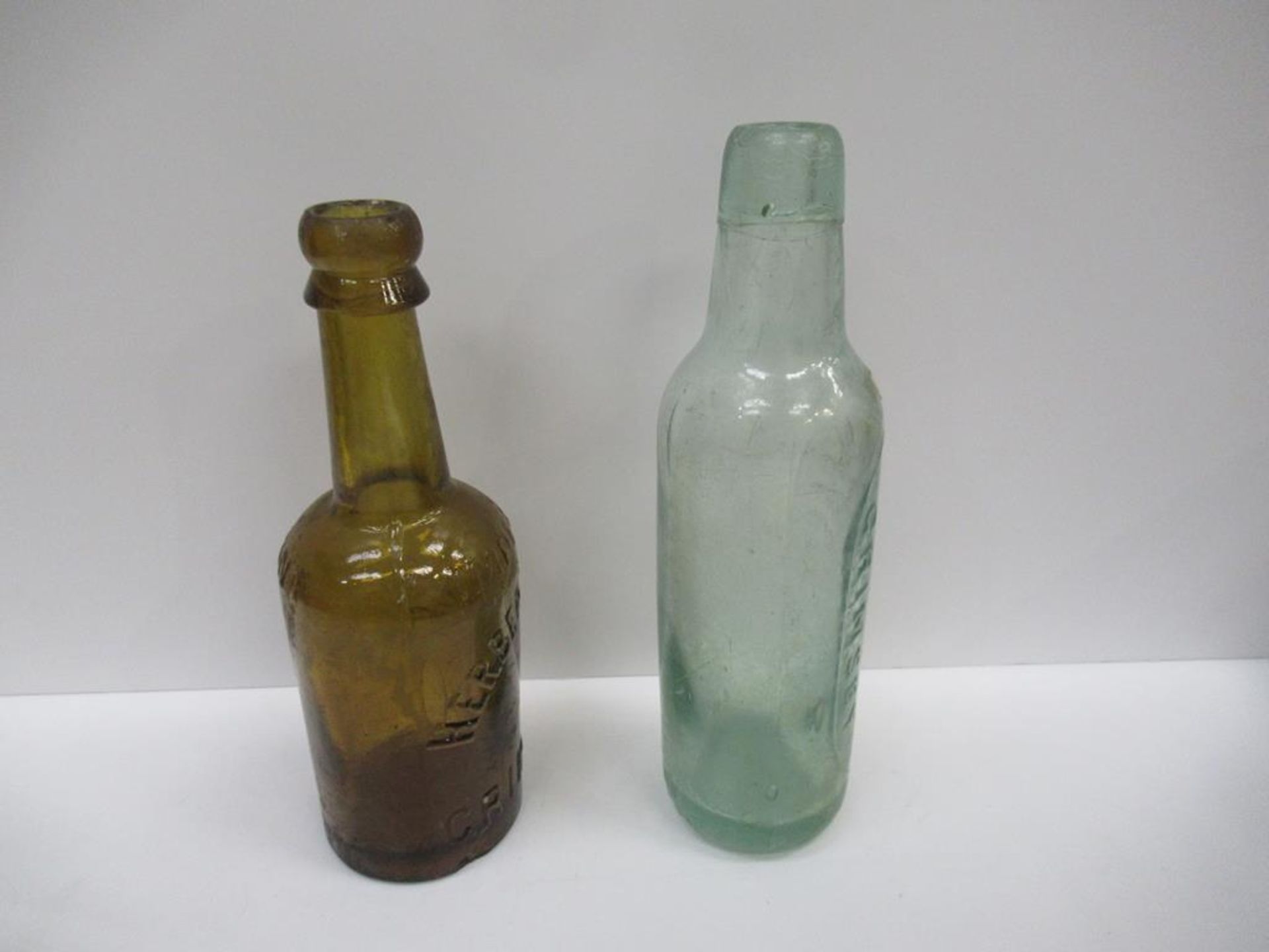 5x Grimsby Herbert Coulton (3) E.W Beckett & Co (1) and Beckett & Sons (1) bottles (4x coloured) - Image 14 of 20