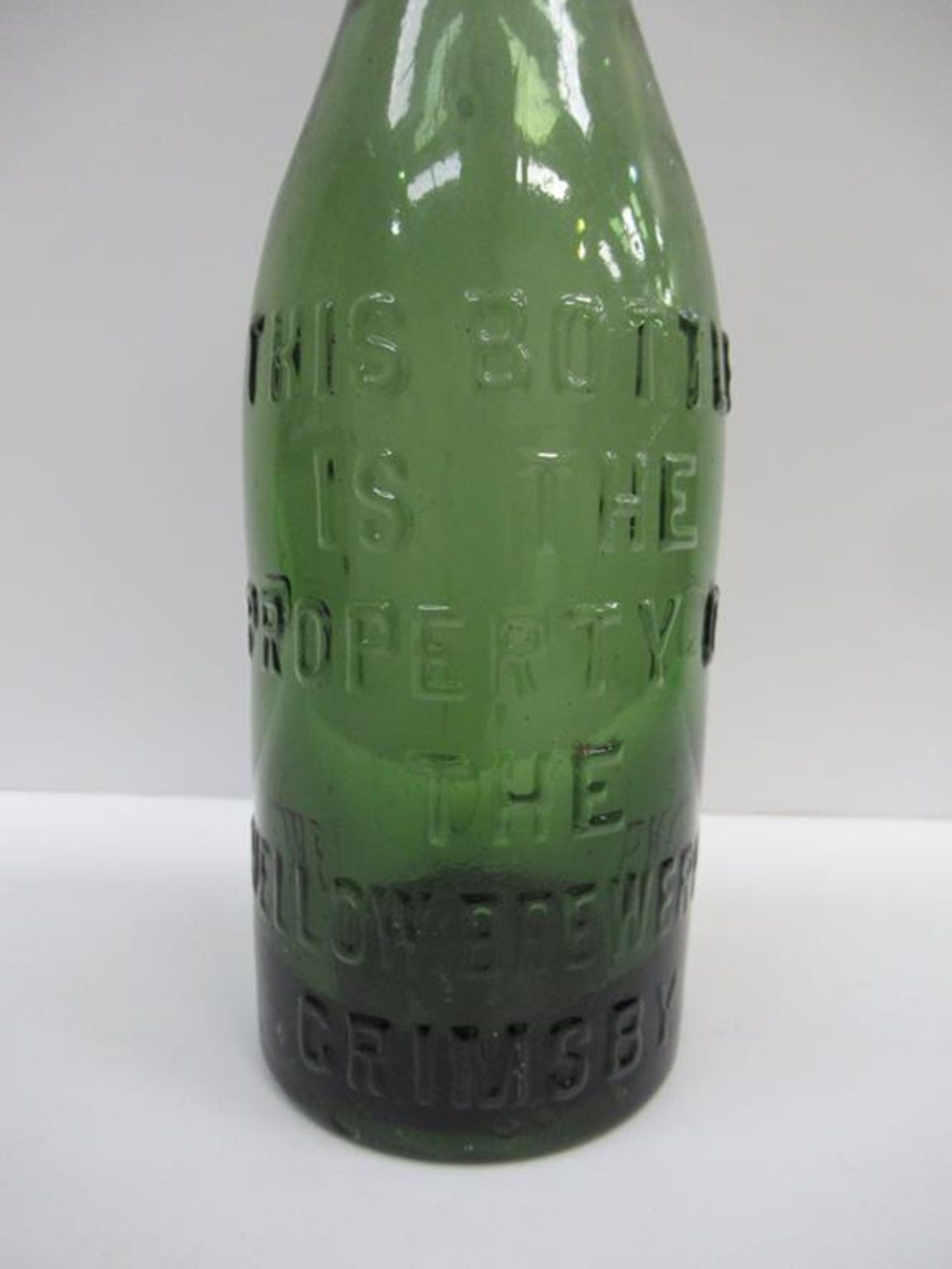 7x Grimsby Wellow Brewery bottles (5x coloured, 3x with matching stoppers) - Image 27 of 29