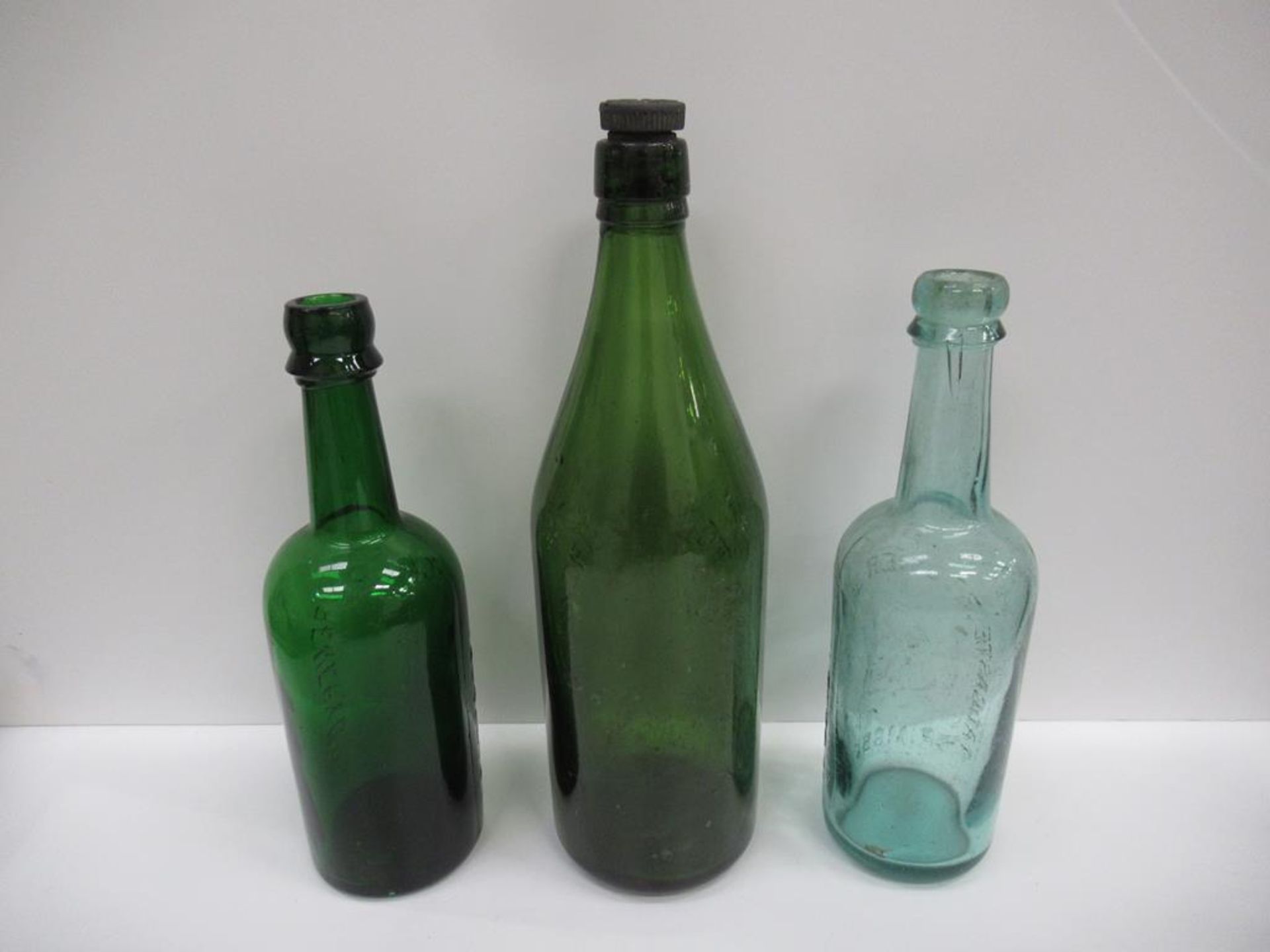 6x Grimsby Tadcaster Tower Brewery Co. Ltd bottles (2x coloured) - Image 4 of 22