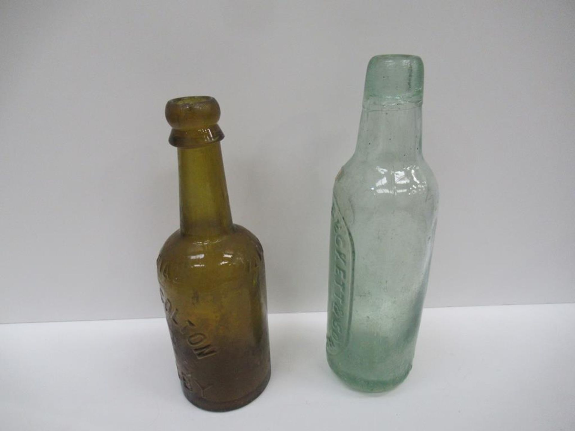 5x Grimsby Herbert Coulton (3) E.W Beckett & Co (1) and Beckett & Sons (1) bottles (4x coloured) - Image 16 of 20