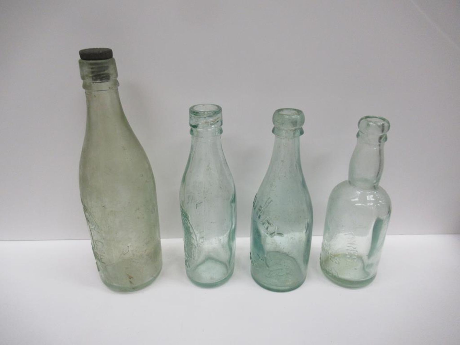 4x Grimsby Central Supply Co (2), Warwicks Cash Stores (1) and H.J. Curry bottles - Image 4 of 13