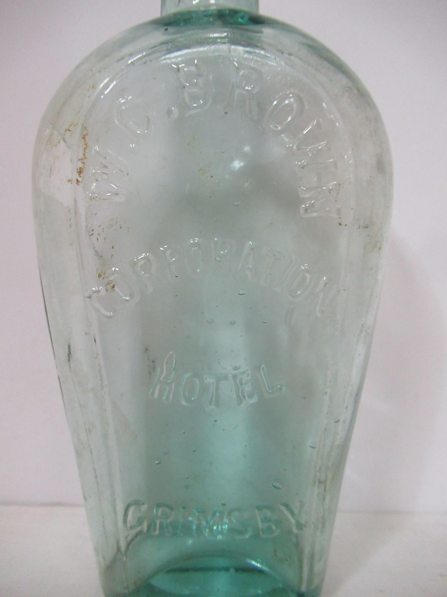 9x Grimsby theatre/hotel bottles - Image 17 of 20