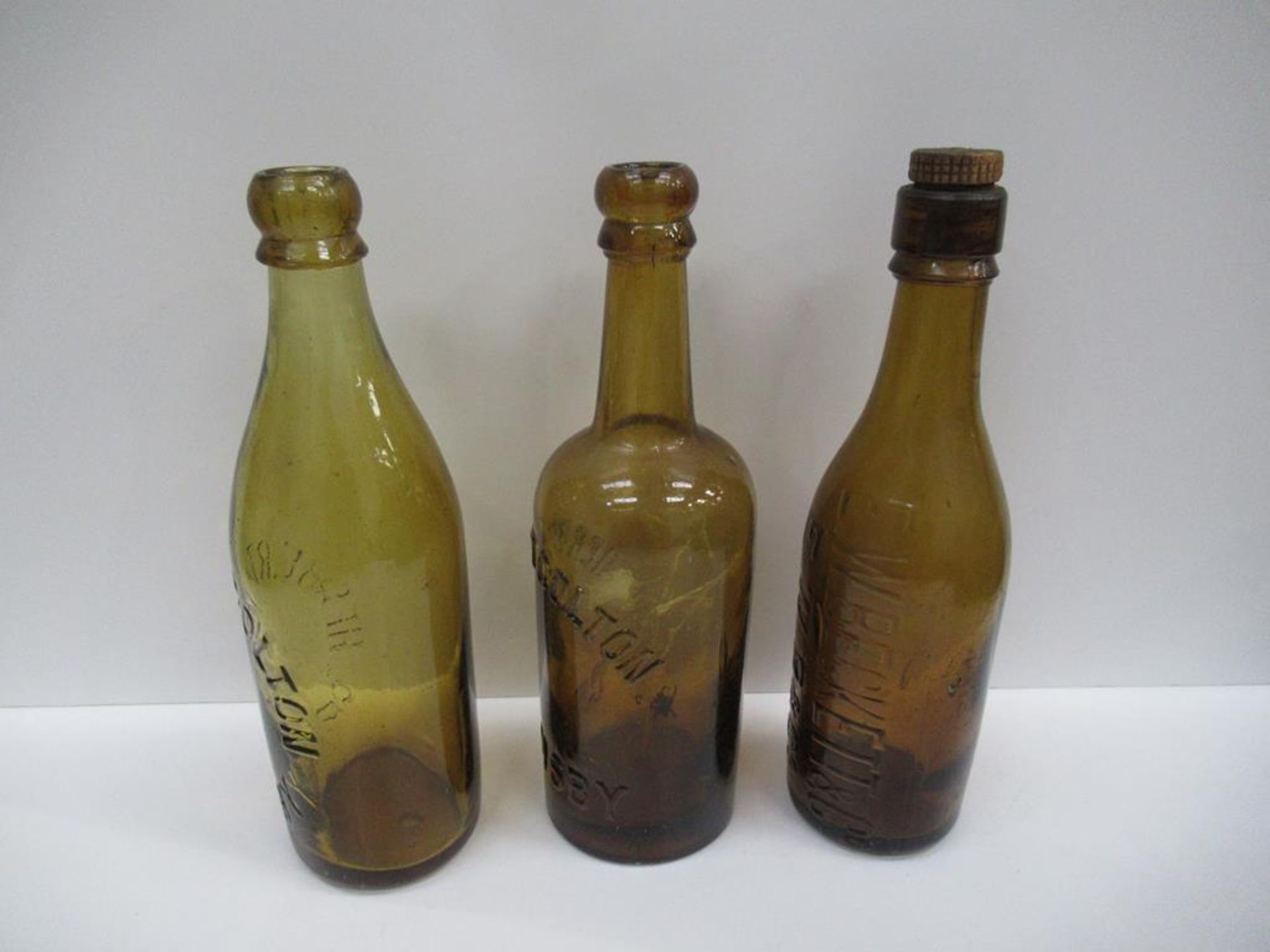 5x Grimsby Herbert Coulton (3) E.W Beckett & Co (1) and Beckett & Sons (1) bottles (4x coloured) - Image 5 of 20