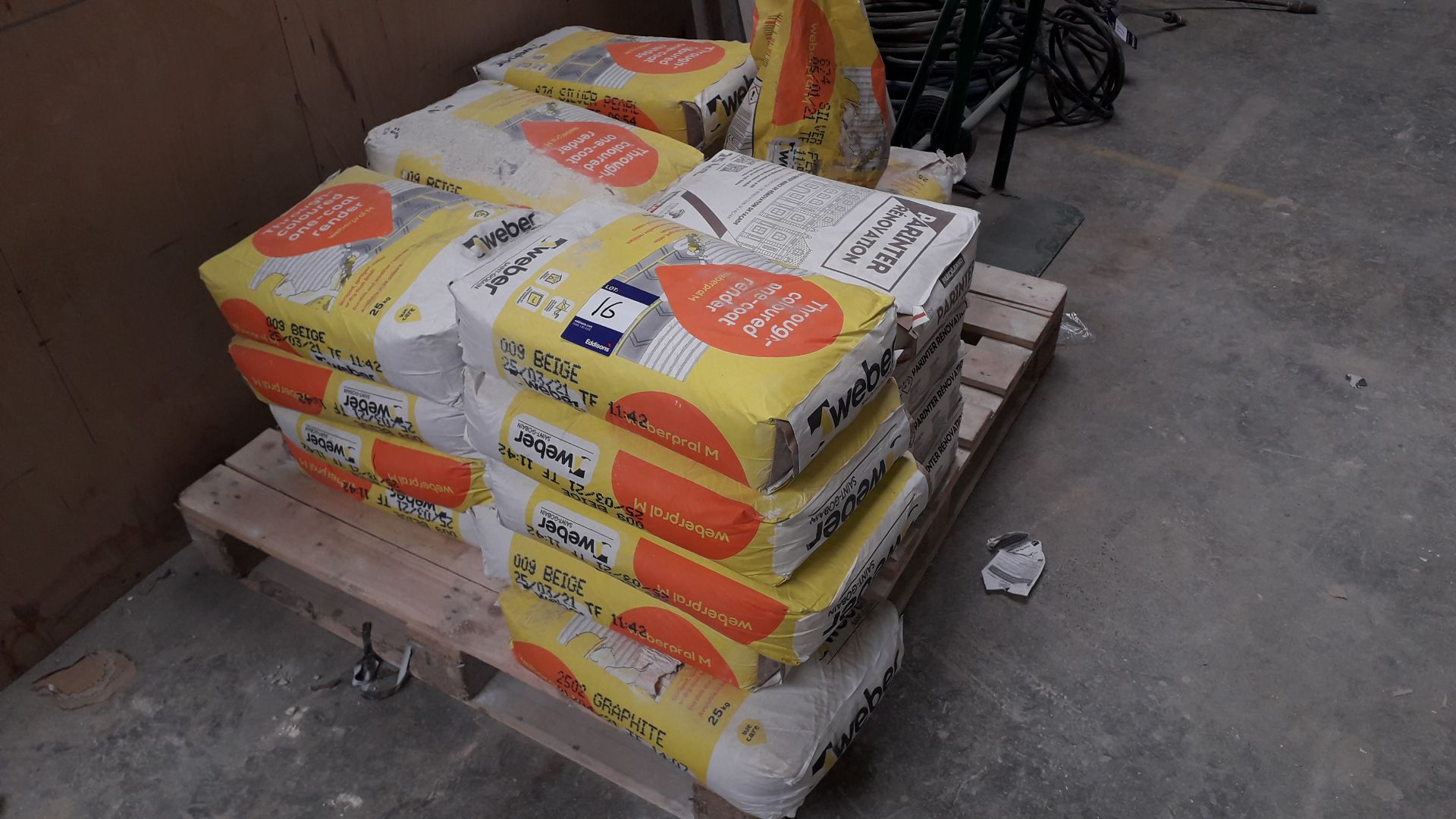 Approx. 21 x 25kg Bags of Beige Webber and Parex O