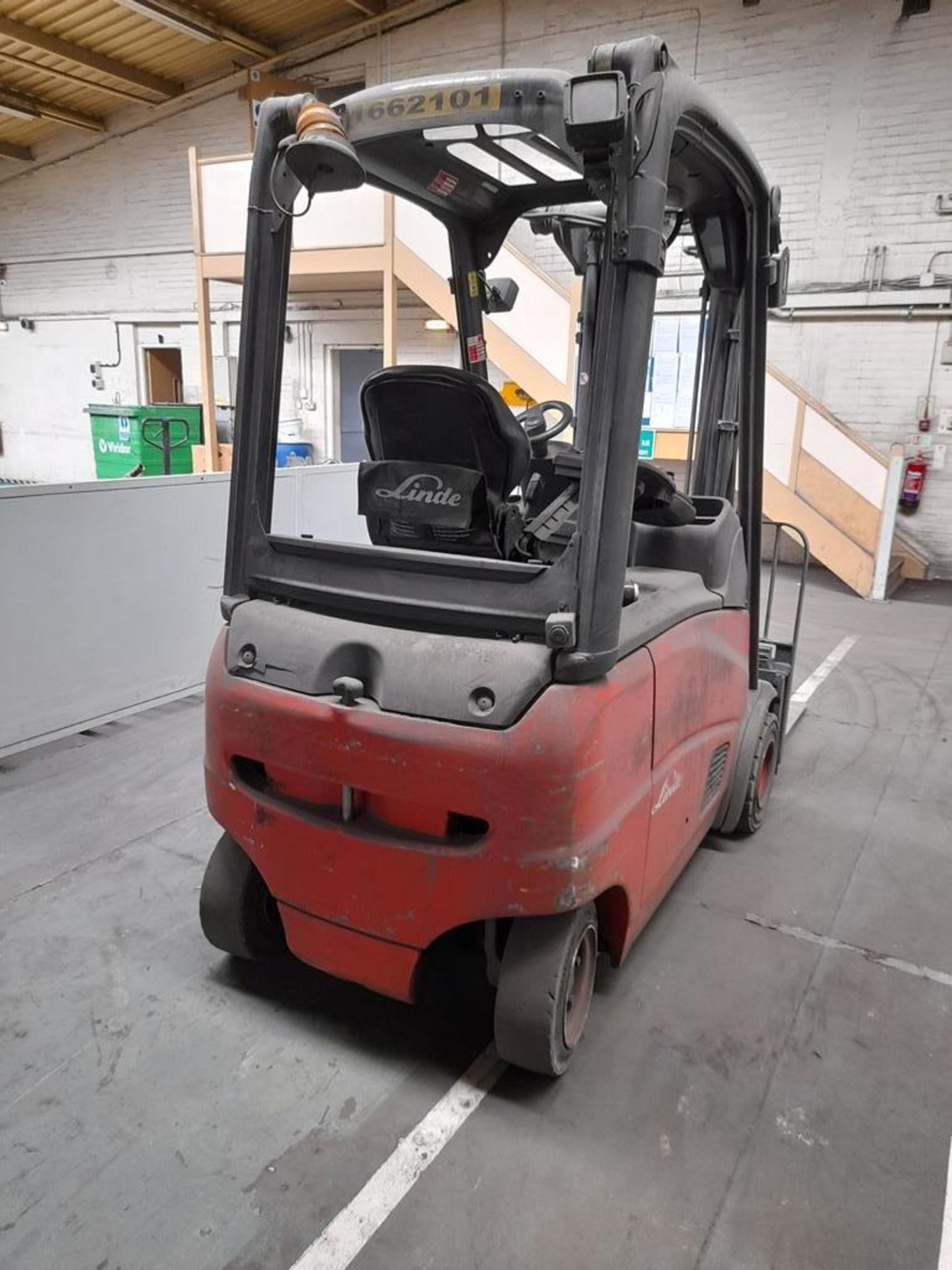 Linde E20PH-01 electric forklift truck, year 2012, s/no. H2X386c01332, rated capacity 2000kg, - Image 5 of 11