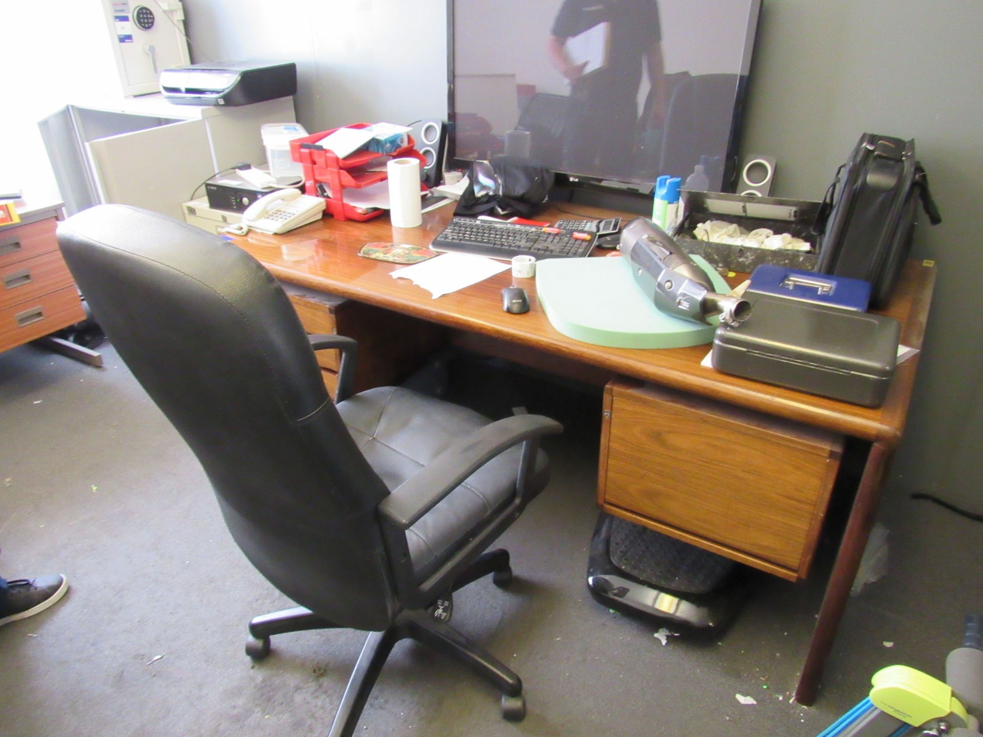 Vintage dark oak effect directors desk, with fixed undercounter drawers (Approximately 1900 x