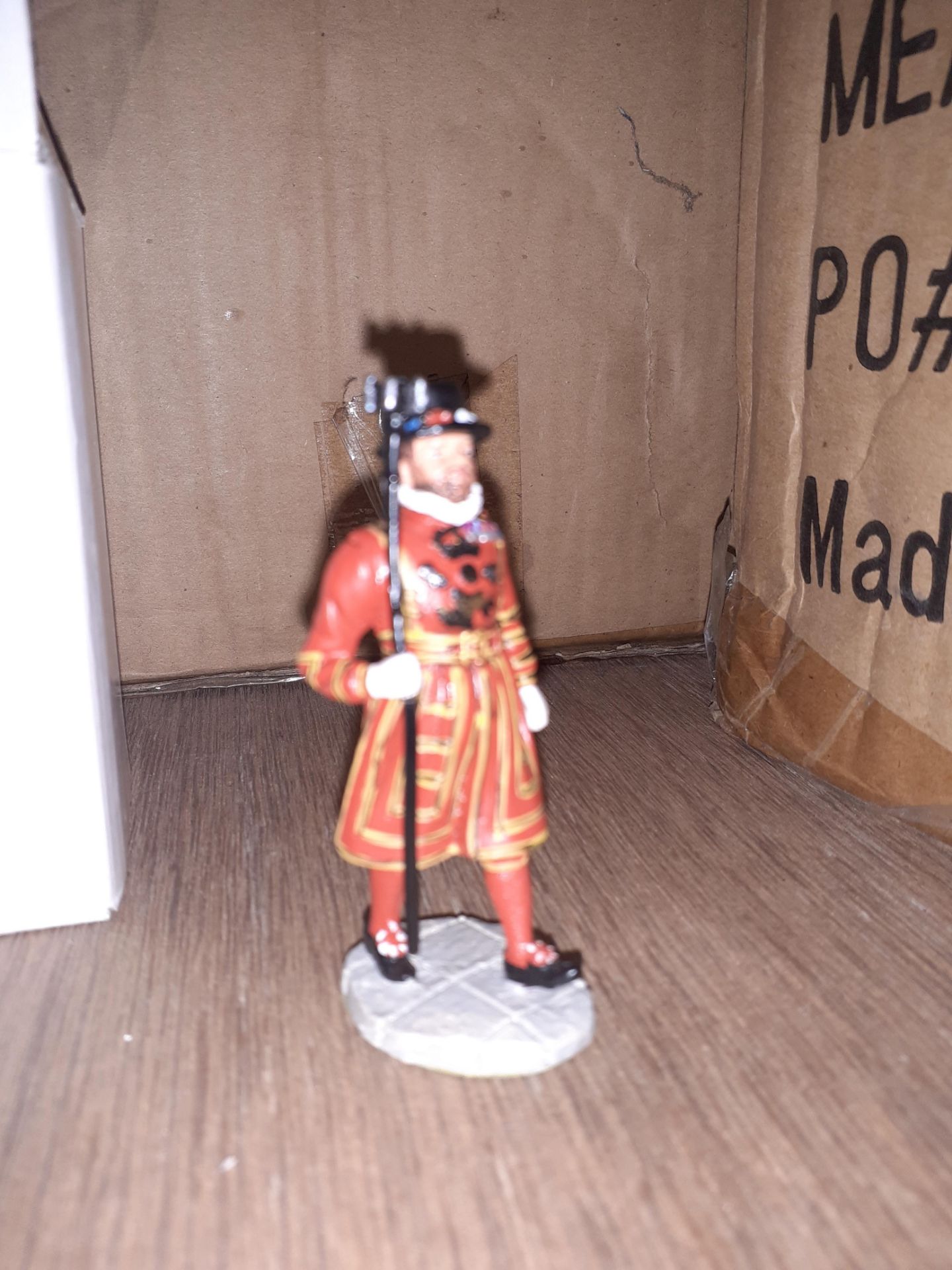 Contents of Shelf to include Royalty Themed Ornaments - Image 3 of 4