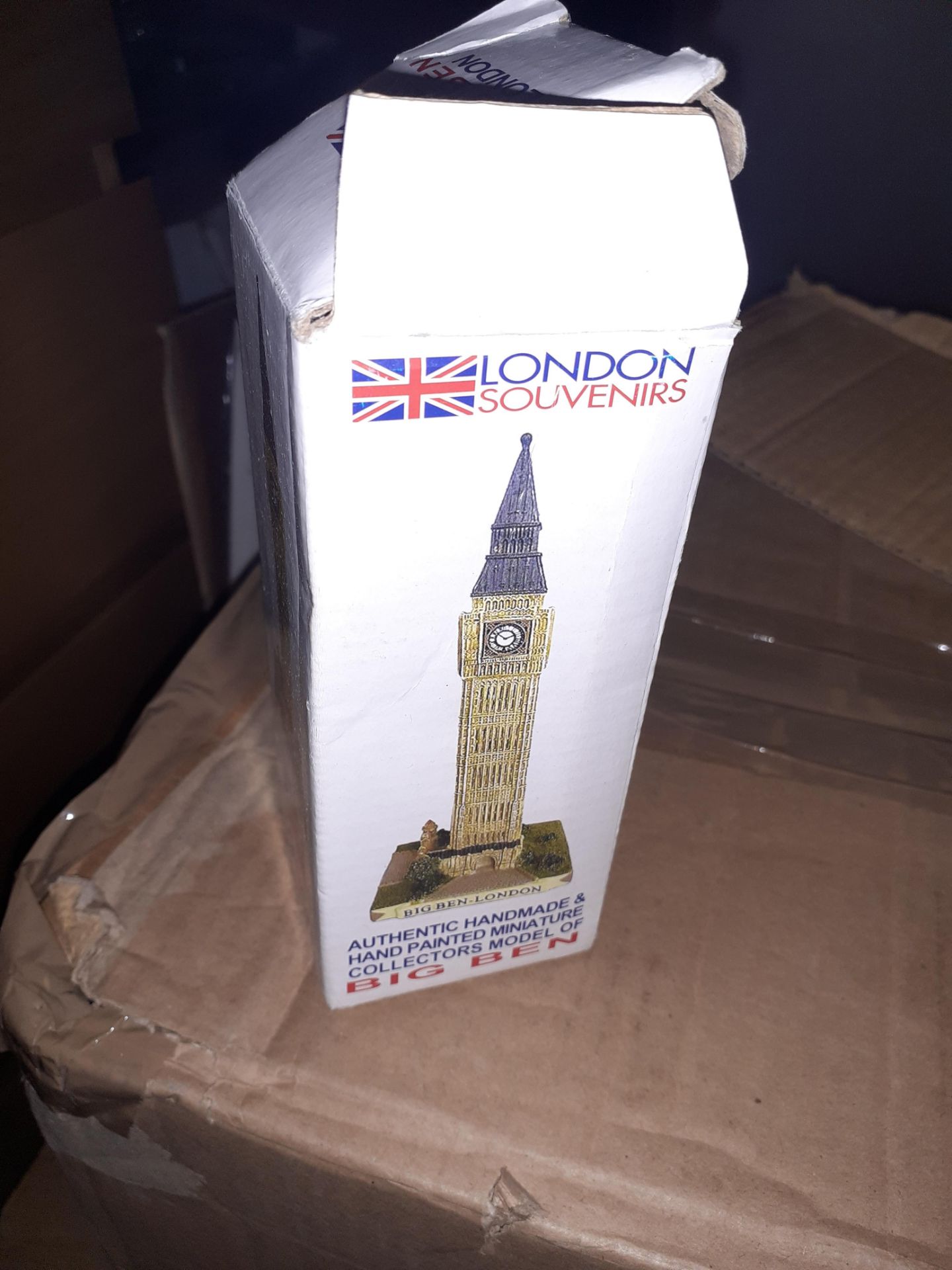 Large Quantity of Mainly London Themed Souvenirs including Ornaments, Watches, Ashtrays, Badges etc - Image 3 of 5