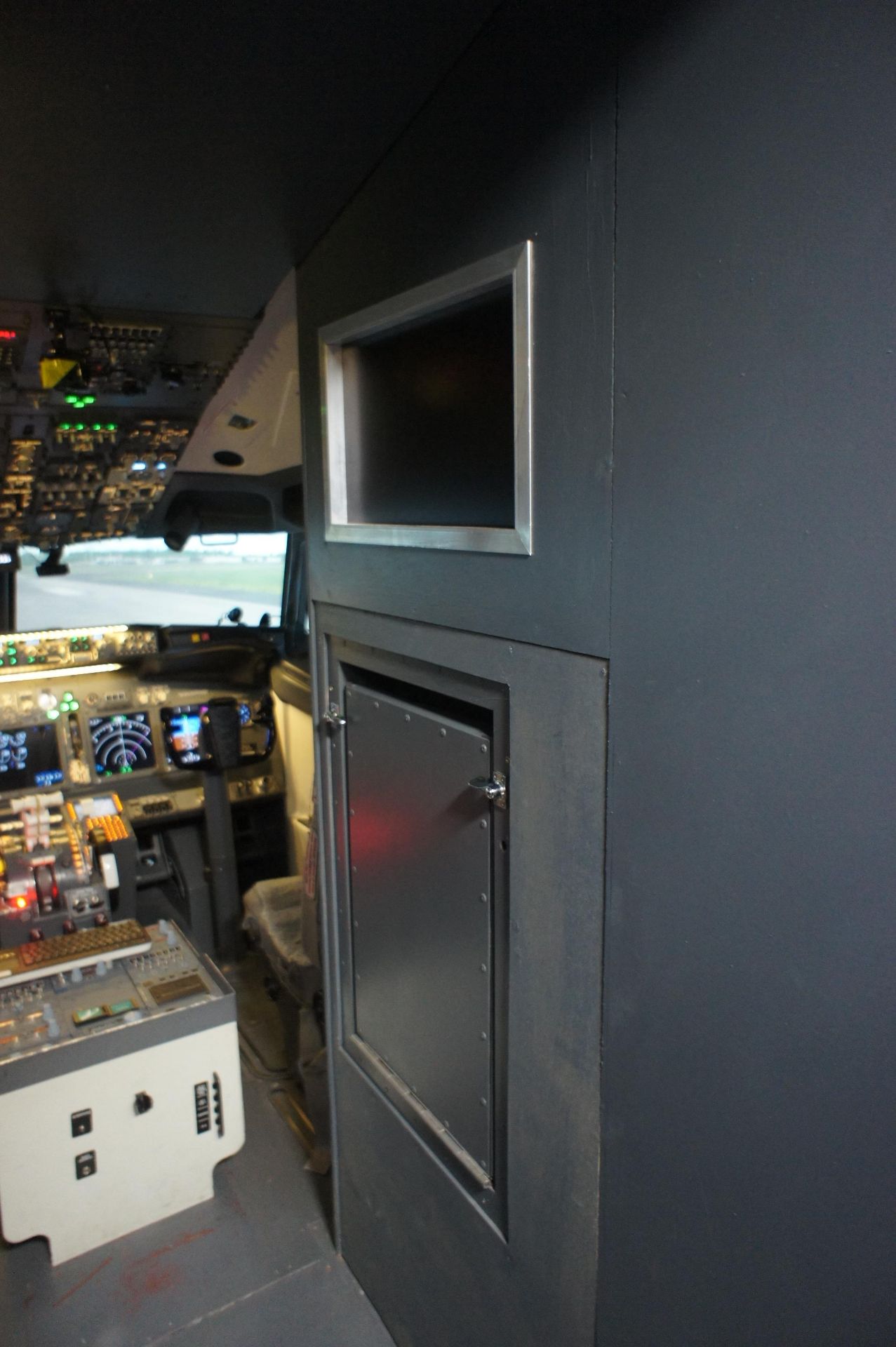 Sim World Flight Deck 737-800 Comprising of: - Fly - Image 16 of 25