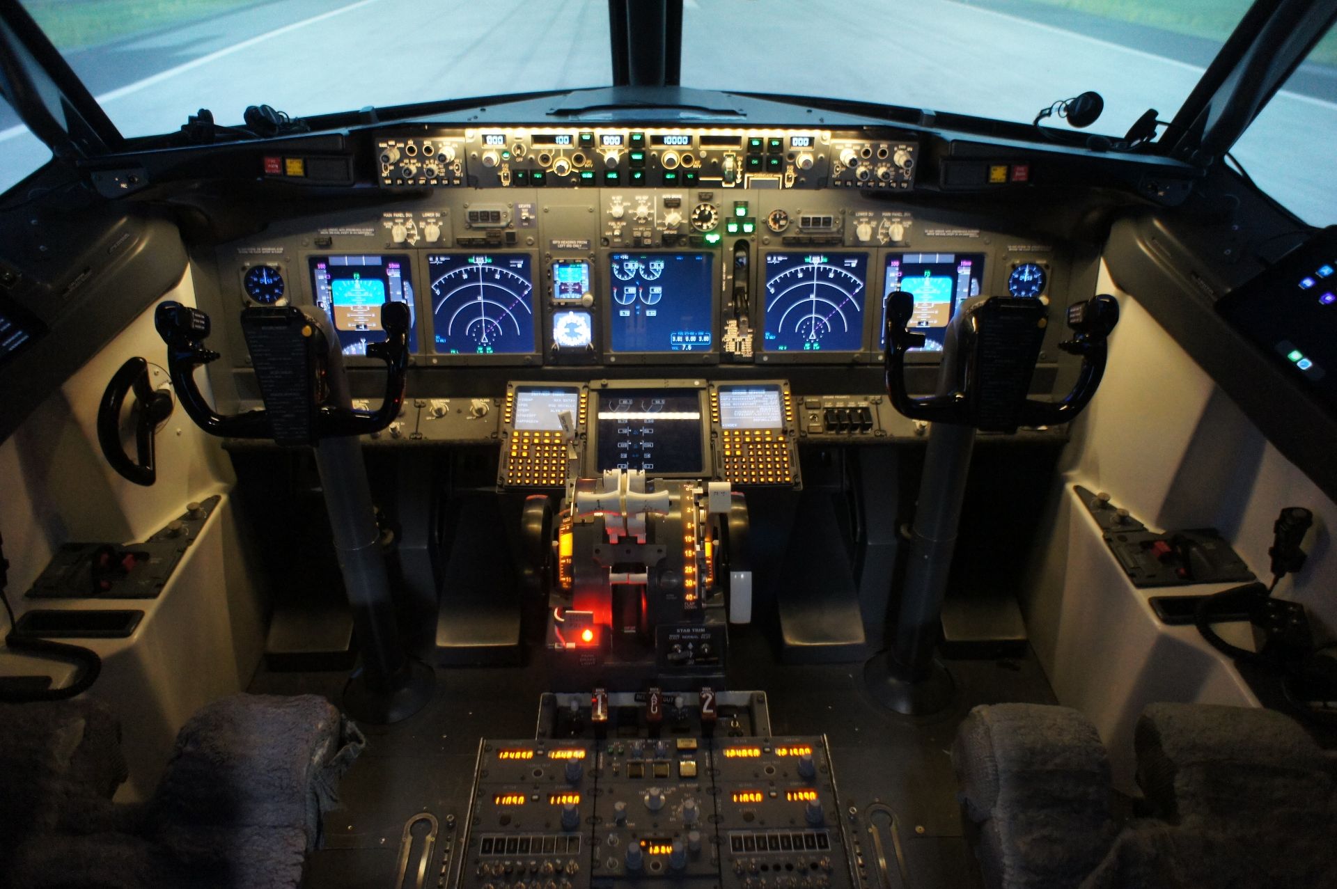 Sim World Flight Deck 737-800 Comprising of: - Fly - Image 2 of 25