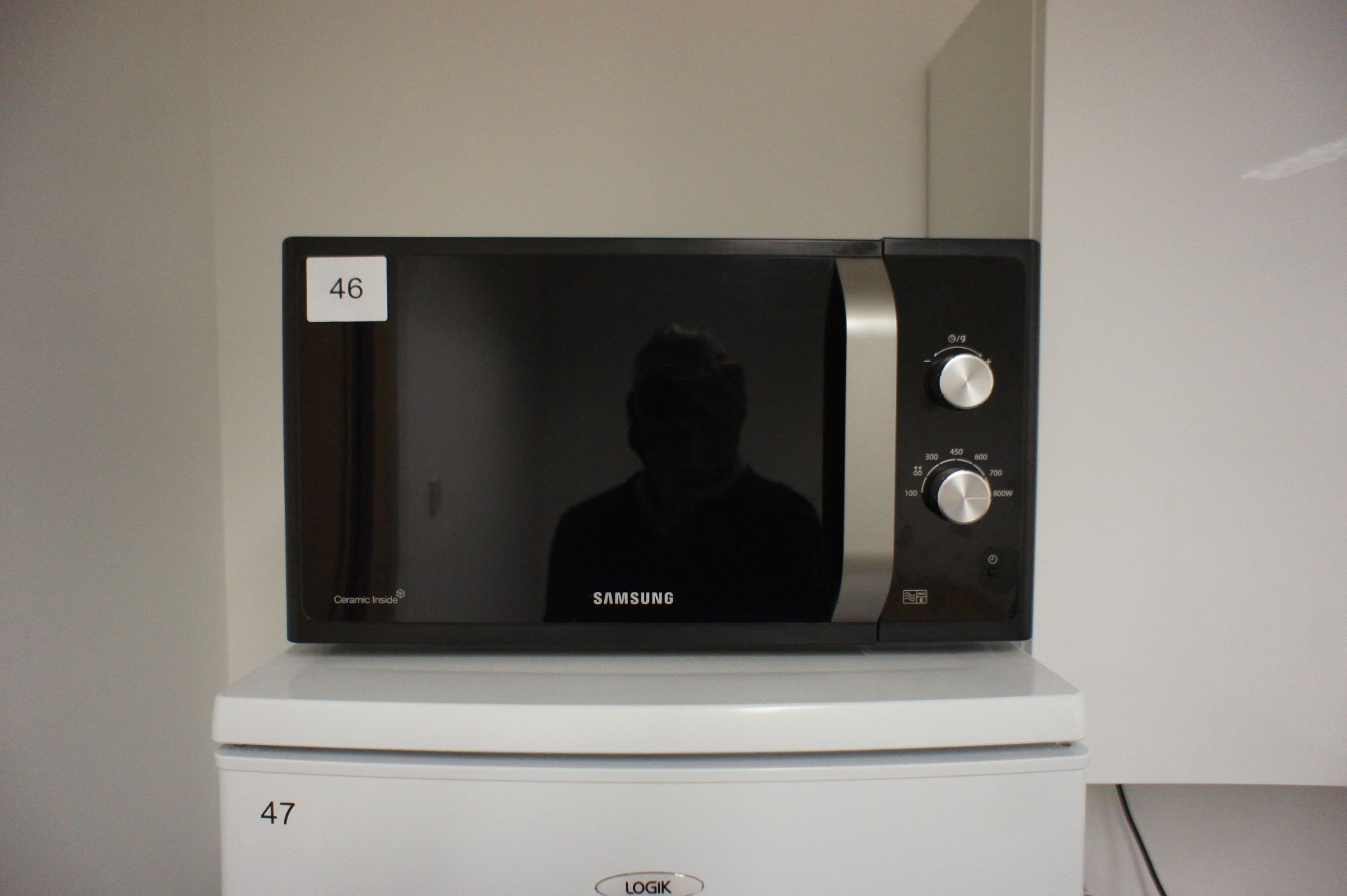 Samsung 800W Microwave - Image 2 of 2