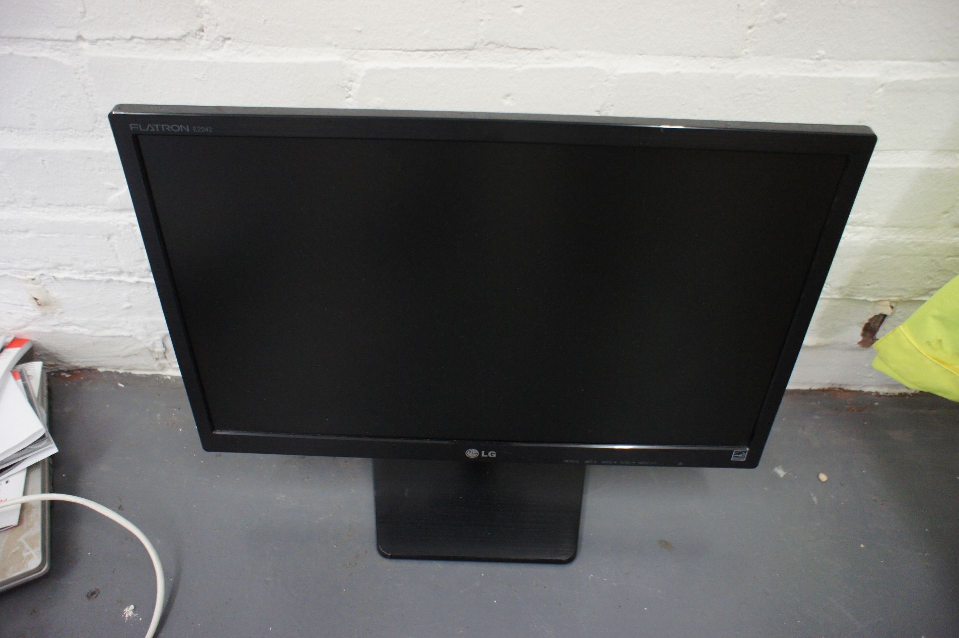 3 LG L2242C-BN Flatron Monitors, No Cables - Image 2 of 3