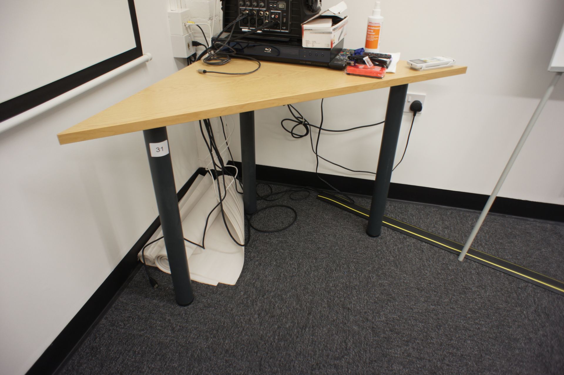 Oak Effect Triangular Office Table - Image 2 of 2