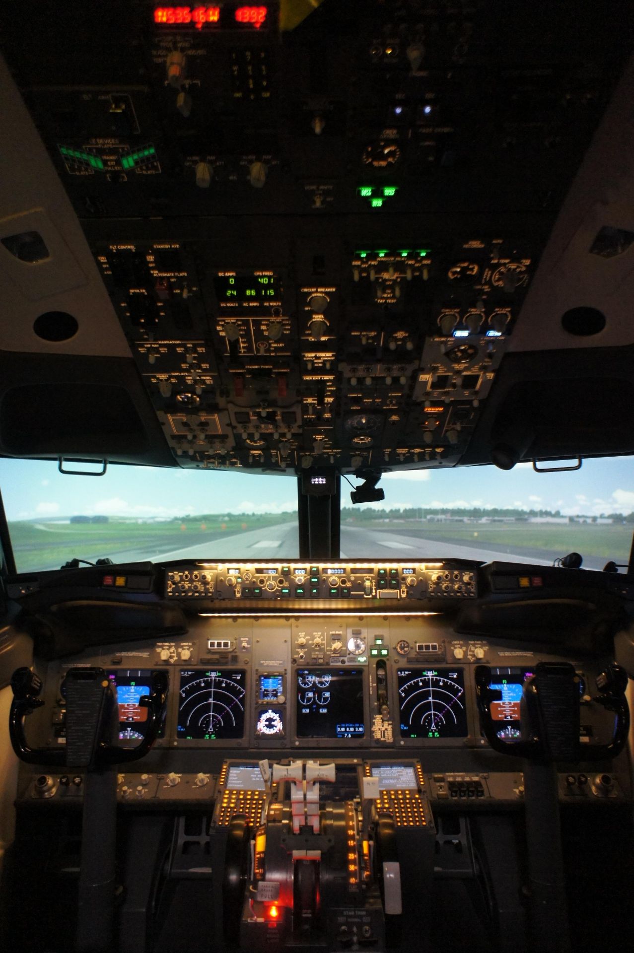 Sim World Flight Deck 737-800 Comprising of: - Fly - Image 3 of 25