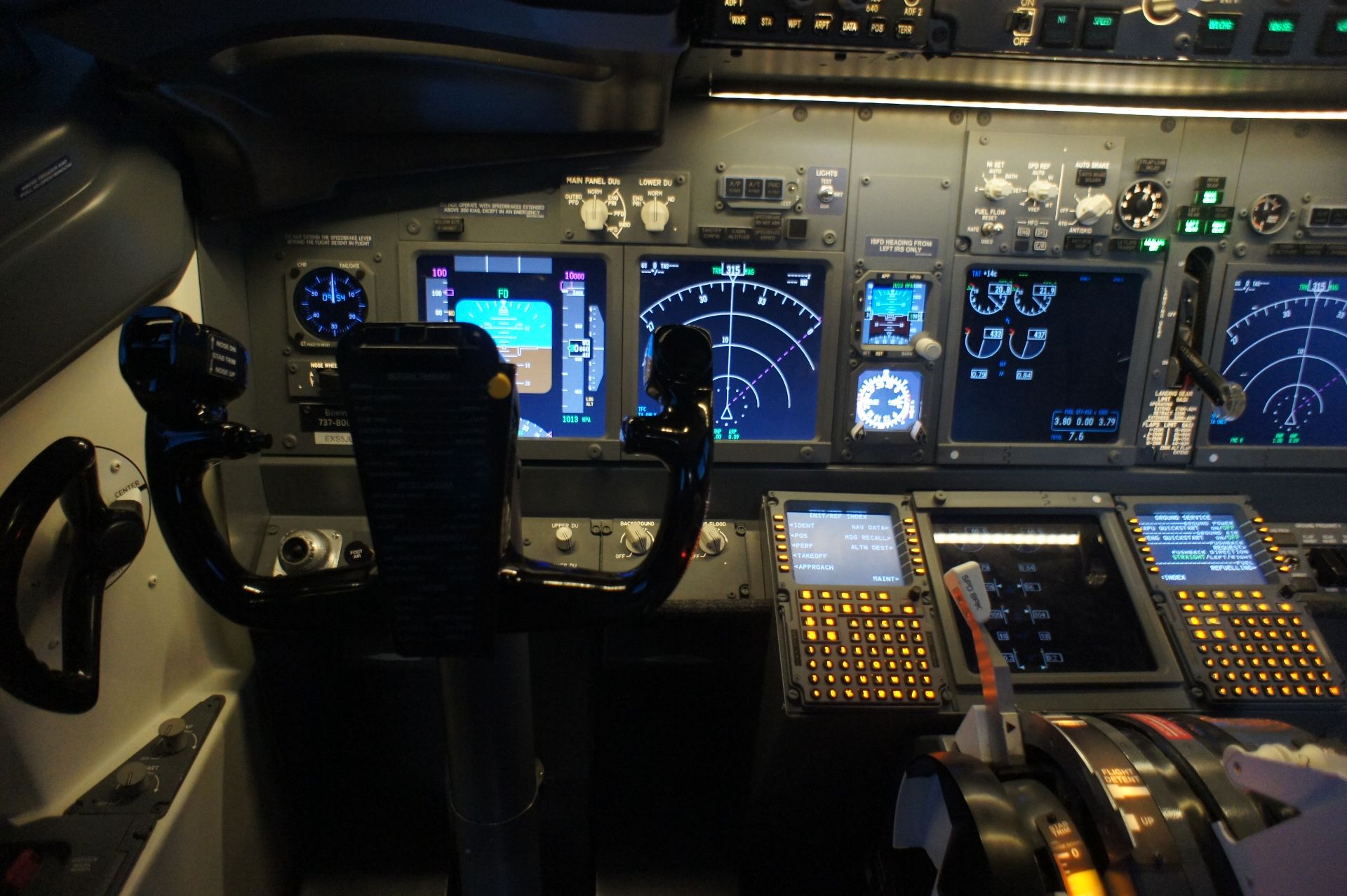 Sim World Flight Deck 737-800 Comprising of: - Fly - Image 6 of 25