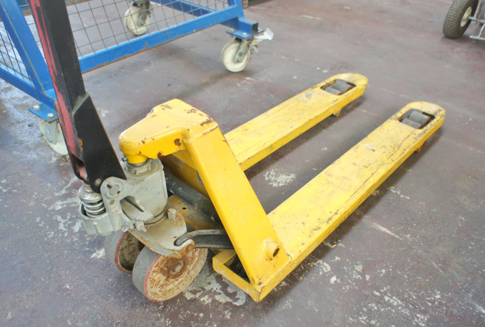 Hand Operated Pallet Truck (Delayed Collection) - Image 2 of 3