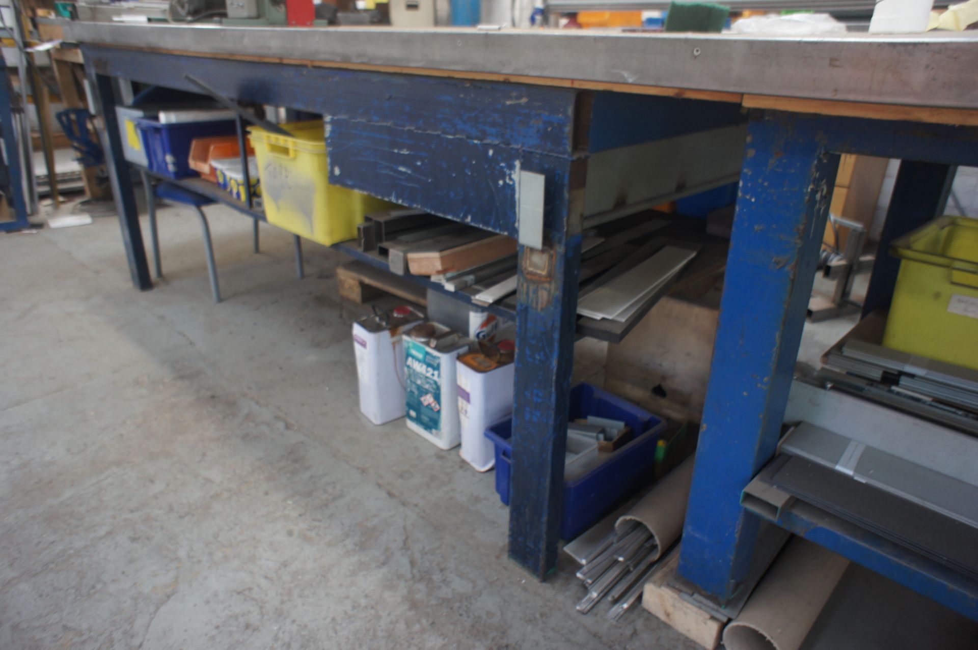 Large Assembly Bench, 6000mm x 1280mm with sockets - Image 4 of 6